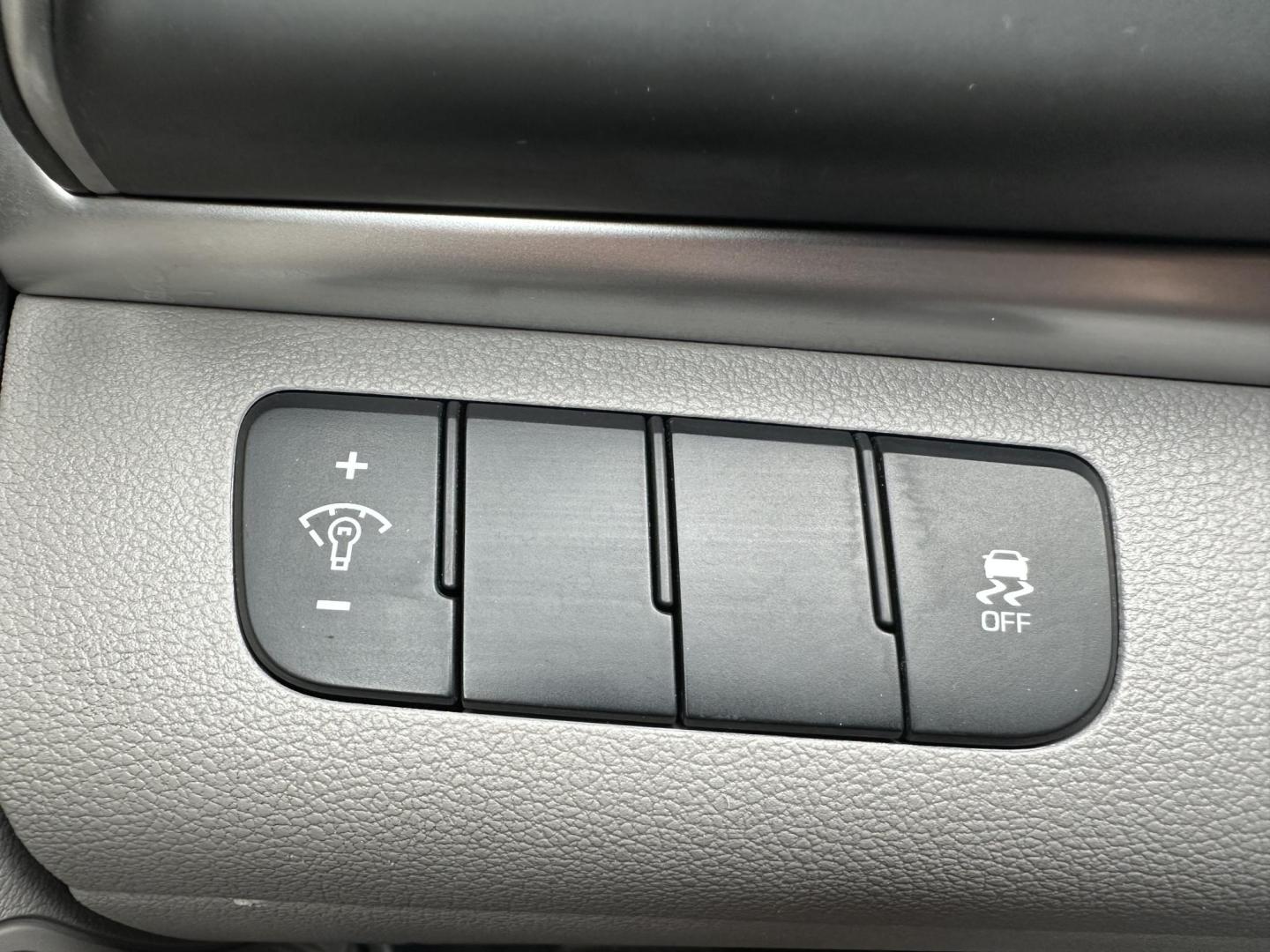 2019 BLUE Hyundai Elantra SE 6AT (5NPD74LF1KH) with an 1.8L L4 DOHC 16V engine, 6A transmission, located at 1254 Manheim Pike, Lancaster, PA, 17601, (717) 393-9133, 40.062870, -76.323273 - Photo#12