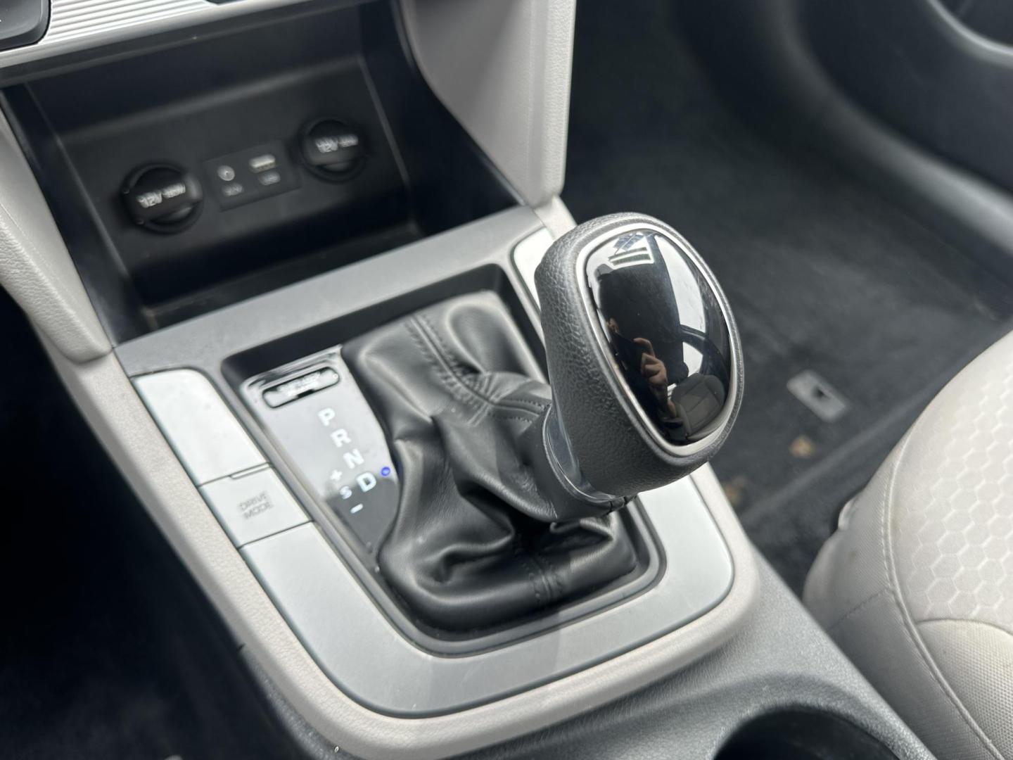 2019 BLUE Hyundai Elantra SE 6AT (5NPD74LF1KH) with an 1.8L L4 DOHC 16V engine, 6A transmission, located at 1254 Manheim Pike, Lancaster, PA, 17601, (717) 393-9133, 40.062870, -76.323273 - Photo#18