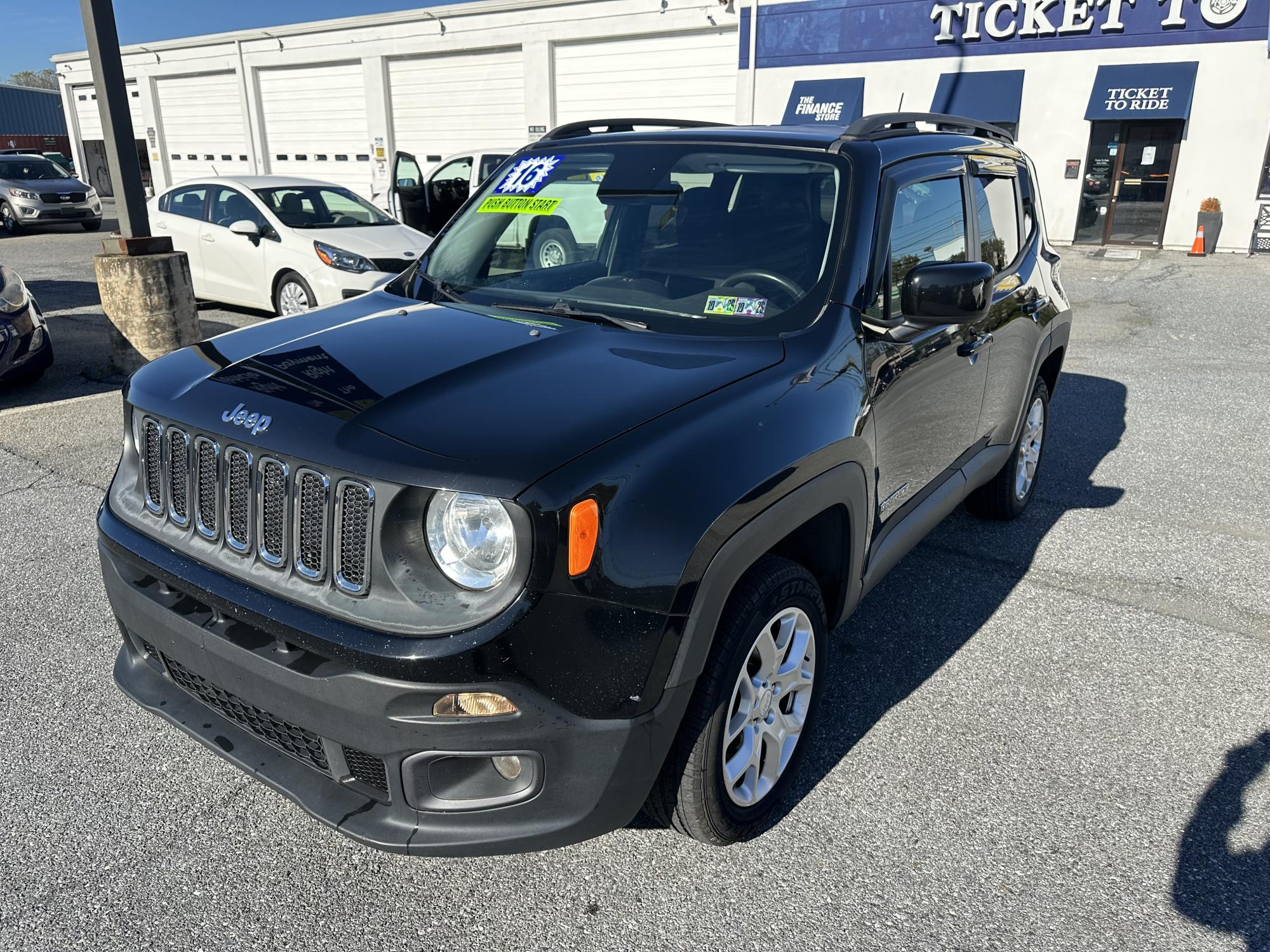 photo of 2016 Jeep Renegade Latitude 4WD
