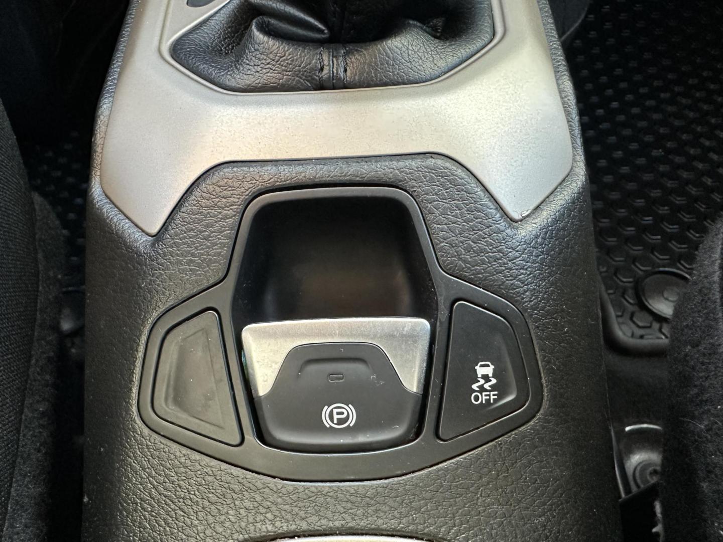 2016 BLACK Jeep Renegade Latitude 4WD (ZACCJBBT5GP) with an 2.4L L4 DOHC 16V engine, 6M transmission, located at 1254 Manheim Pike, Lancaster, PA, 17601, (717) 393-9133, 40.062870, -76.323273 - Photo#20