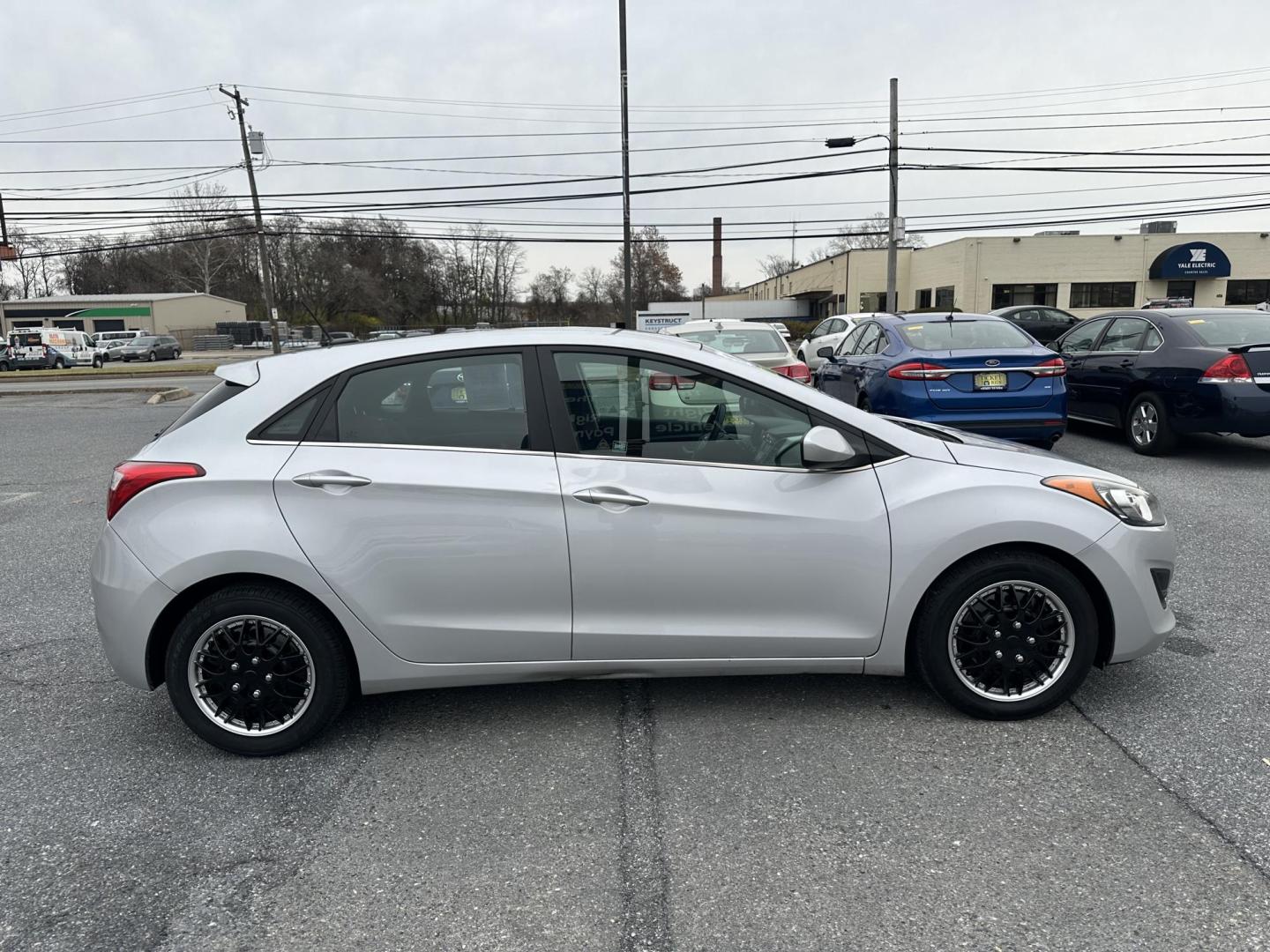 2016 SILVER Hyundai Elantra GT A/T (KMHD35LH9GU) with an 2.0L L4 16V DOHC engine, 6A transmission, located at 1254 Manheim Pike, Lancaster, PA, 17601, (717) 393-9133, 40.062870, -76.323273 - Photo#3
