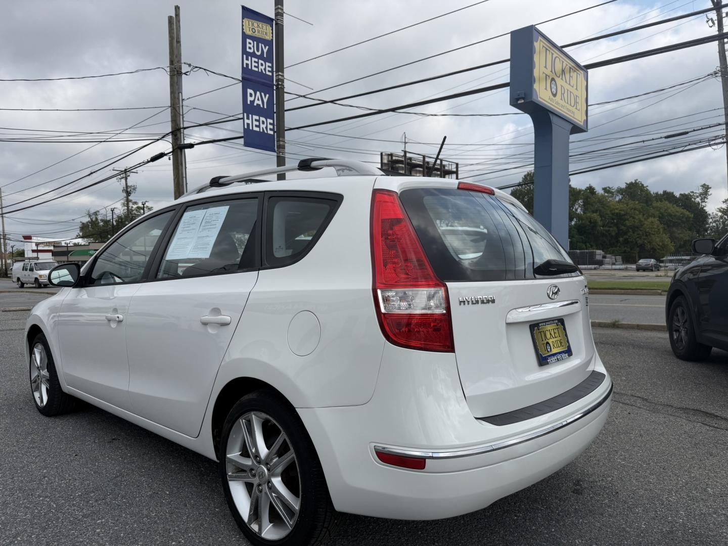 2012 WHITE Hyundai Elantra Touring SE Manual (KMHDC8AE9CU) with an 2.0L L4 DOHC 16V engine, 5-Speed Manual transmission, located at 1254 Manheim Pike, Lancaster, PA, 17601, (717) 393-9133, 40.062870, -76.323273- Photo#2