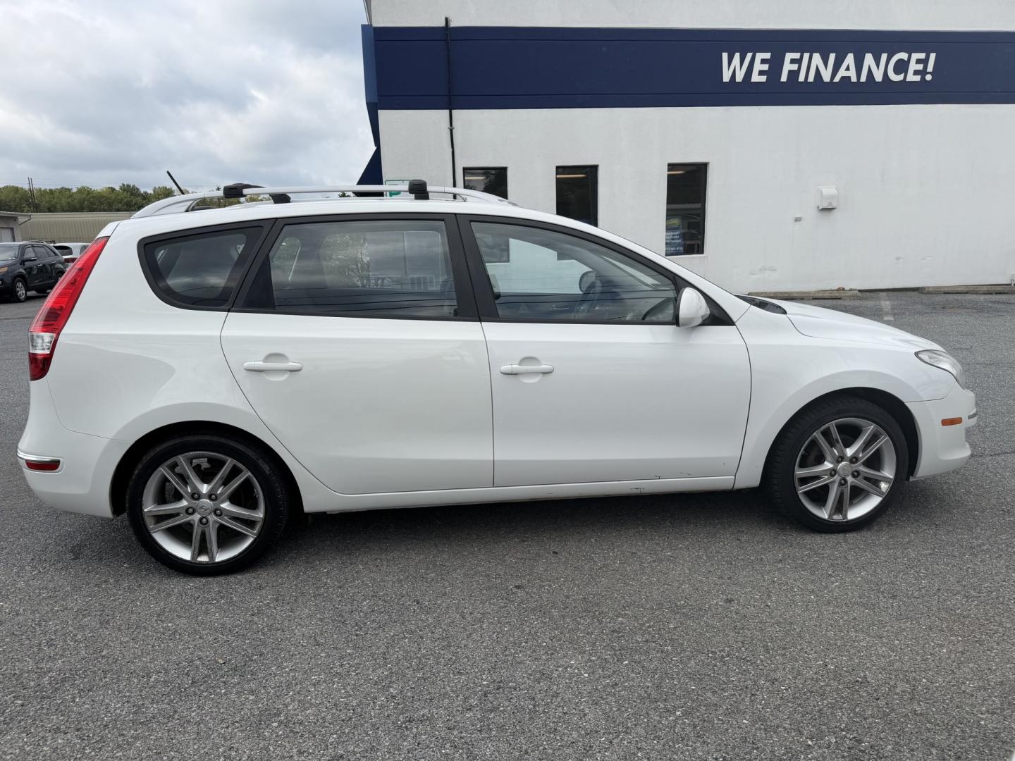 2012 WHITE Hyundai Elantra Touring SE Manual (KMHDC8AE9CU) with an 2.0L L4 DOHC 16V engine, 5-Speed Manual transmission, located at 1254 Manheim Pike, Lancaster, PA, 17601, (717) 393-9133, 40.062870, -76.323273- Photo#5