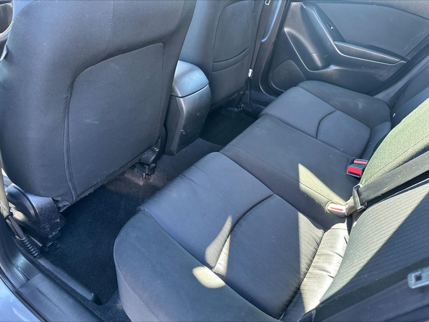 2016 SILVER Mazda MAZDA3 i Sport AT 4-Door (JM1BM1T73G1) with an 2.0L L4 DOHC 16V engine, 6A transmission, located at 1254 Manheim Pike, Lancaster, PA, 17601, (717) 393-9133, 40.062870, -76.323273 - Photo#7