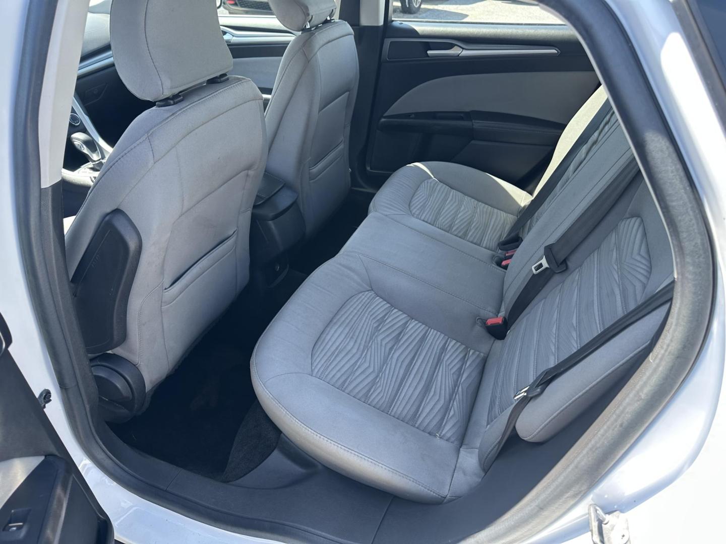 2016 WHITE Ford Fusion S (1FA6P0G75G5) with an 2.5L L4 DOHC 16V engine, 6-Speed Automatic transmission, located at 1254 Manheim Pike, Lancaster, PA, 17601, (717) 393-9133, 40.062870, -76.323273 - Photo#9