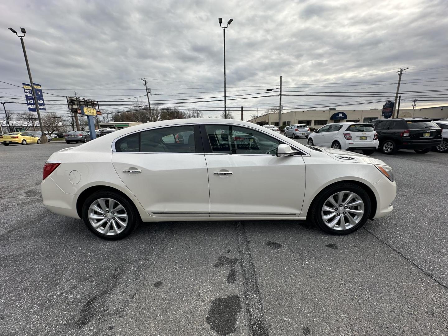 2014 WHITE Buick LaCrosse Leather Package (1G4GB5G36EF) with an 3.6L V6 DOHC 24V FFV engine, 6-Speed Automatic transmission, located at 1254 Manheim Pike, Lancaster, PA, 17601, (717) 393-9133, 40.062870, -76.323273 - Photo#3