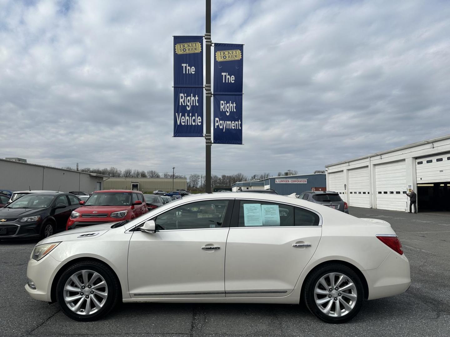 2014 WHITE Buick LaCrosse Leather Package (1G4GB5G36EF) with an 3.6L V6 DOHC 24V FFV engine, 6-Speed Automatic transmission, located at 1254 Manheim Pike, Lancaster, PA, 17601, (717) 393-9133, 40.062870, -76.323273 - Photo#5