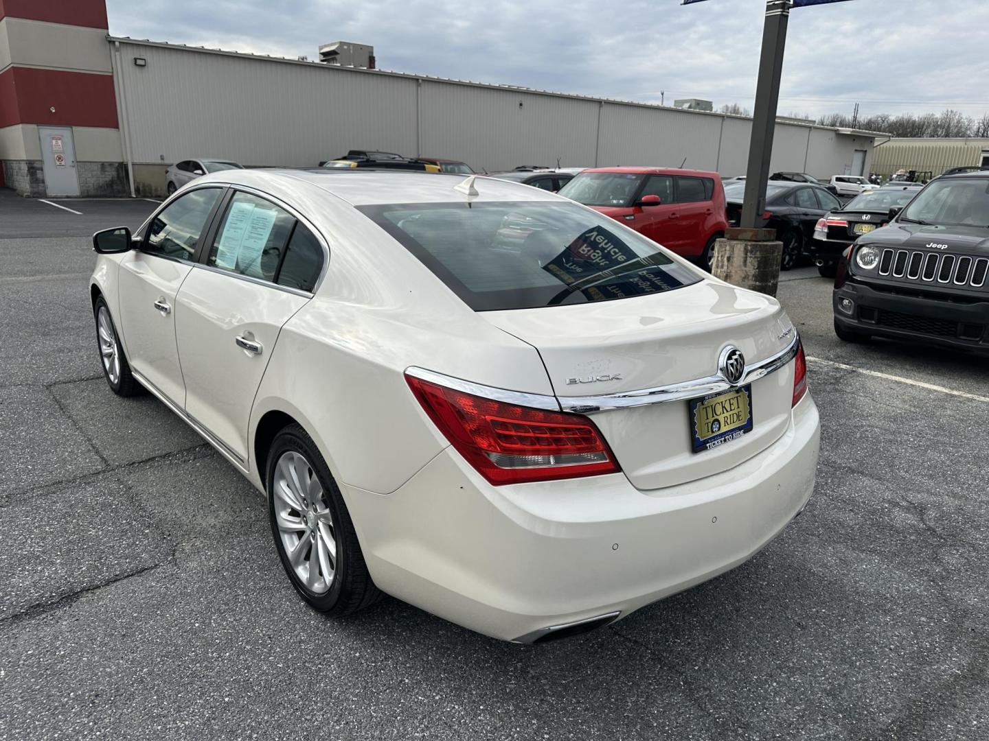 2014 WHITE Buick LaCrosse Leather Package (1G4GB5G36EF) with an 3.6L V6 DOHC 24V FFV engine, 6-Speed Automatic transmission, located at 1254 Manheim Pike, Lancaster, PA, 17601, (717) 393-9133, 40.062870, -76.323273 - Photo#6