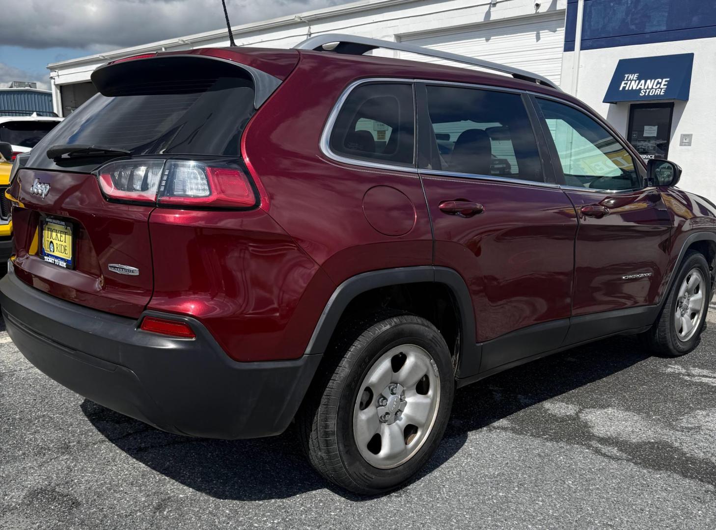 2019 MAROON Jeep Cherokee Latitude FWD (1C4PJLCB4KD) with an 2.4L L4 DOHC 16V engine, 9A transmission, located at 1254 Manheim Pike, Lancaster, PA, 17601, (717) 393-9133, 40.062870, -76.323273 - Adventure-ready and packed with comfort, this 2019 Jeep Cherokee Latitude FWD delivers the perfect balance of style, versatility, and everyday practicality. With its bold Jeep design and smooth driving performance, the Cherokee is built to handle everything from your daily commute to weekend getaway - Photo#5
