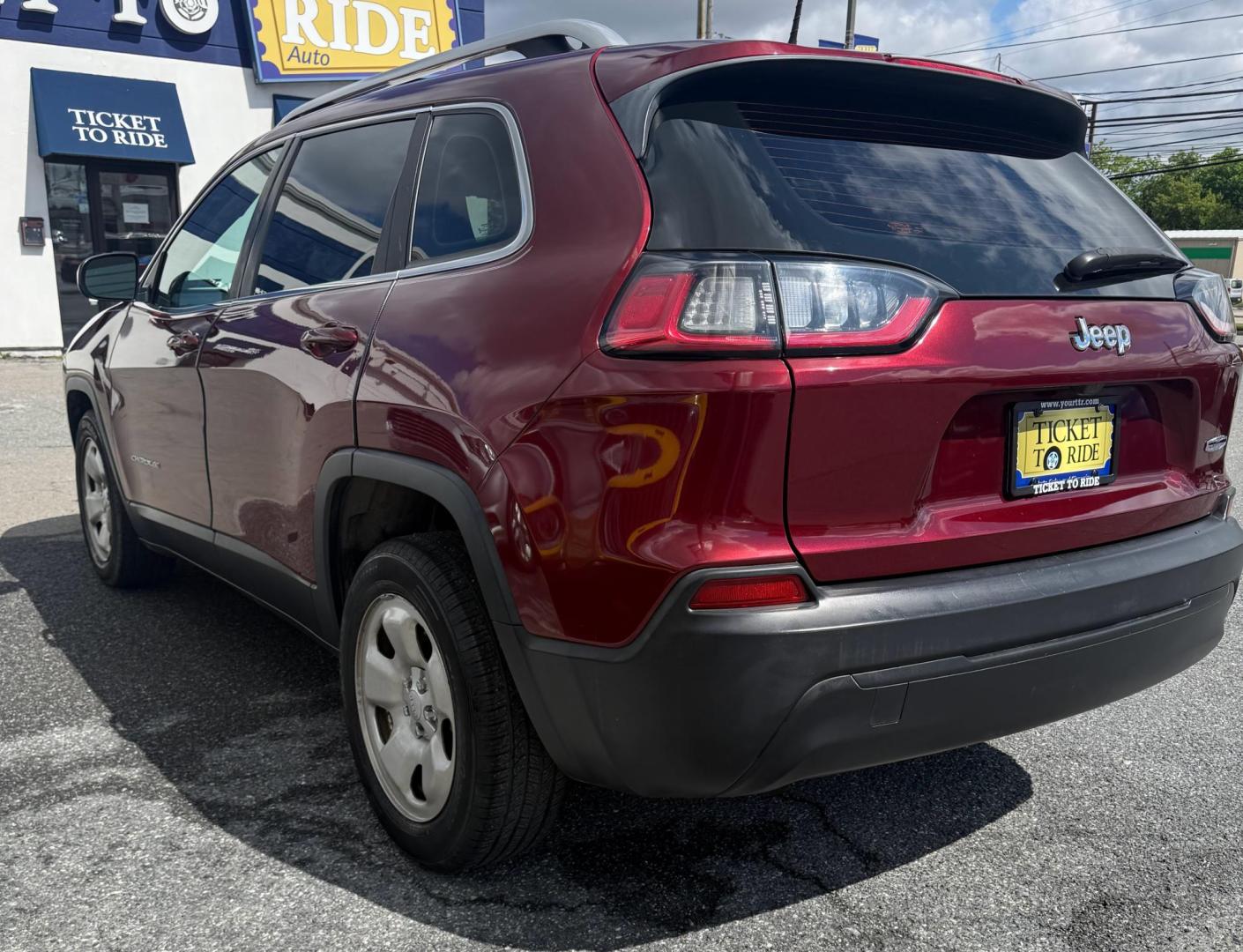 2019 MAROON Jeep Cherokee Latitude FWD (1C4PJLCB4KD) with an 2.4L L4 DOHC 16V engine, 9A transmission, located at 1254 Manheim Pike, Lancaster, PA, 17601, (717) 393-9133, 40.062870, -76.323273 - Adventure-ready and packed with comfort, this 2019 Jeep Cherokee Latitude FWD delivers the perfect balance of style, versatility, and everyday practicality. With its bold Jeep design and smooth driving performance, the Cherokee is built to handle everything from your daily commute to weekend getaway - Photo#6