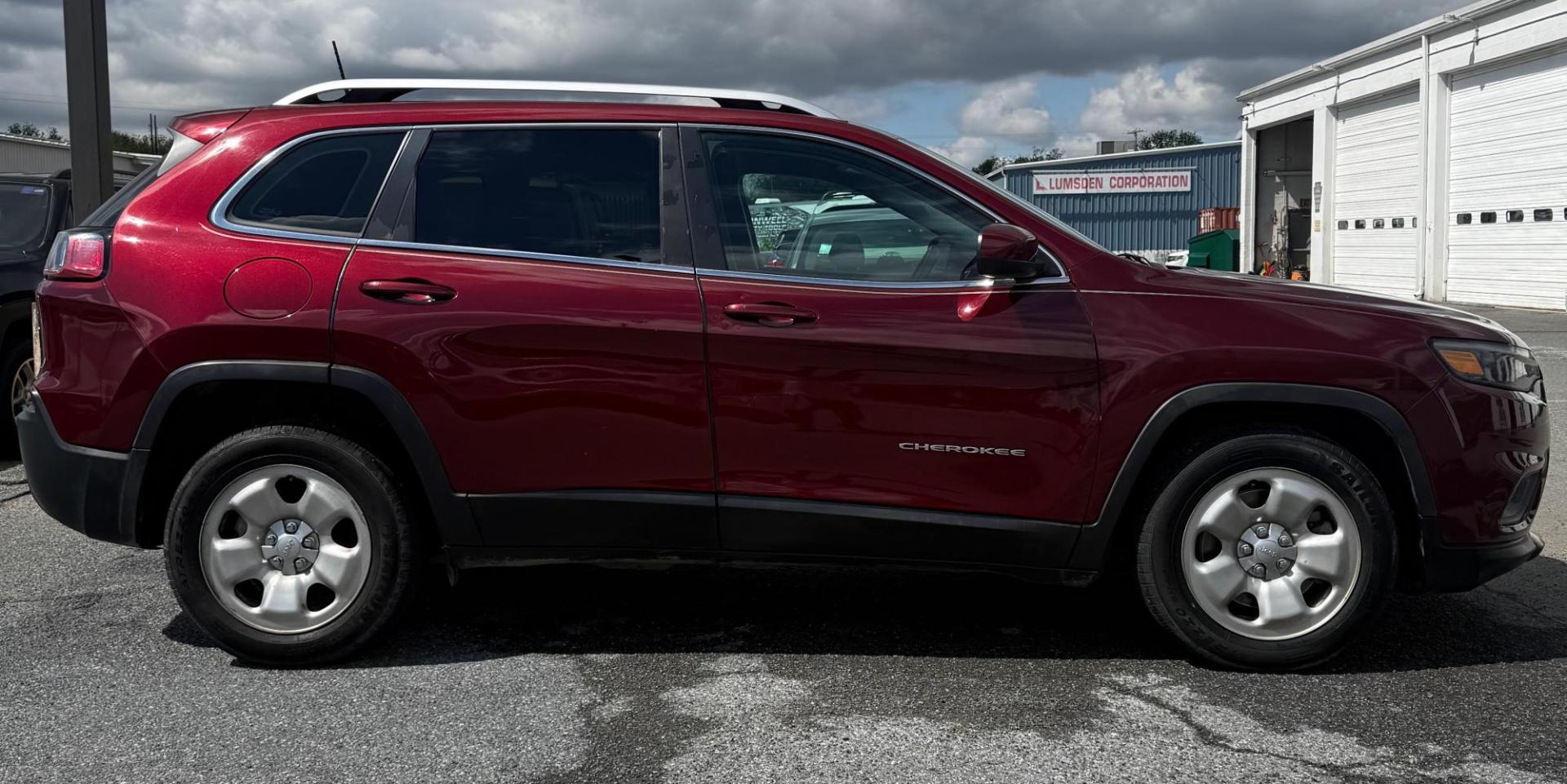 2019 MAROON Jeep Cherokee Latitude FWD (1C4PJLCB4KD) with an 2.4L L4 DOHC 16V engine, 9A transmission, located at 1254 Manheim Pike, Lancaster, PA, 17601, (717) 393-9133, 40.062870, -76.323273 - Adventure-ready and packed with comfort, this 2019 Jeep Cherokee Latitude FWD delivers the perfect balance of style, versatility, and everyday practicality. With its bold Jeep design and smooth driving performance, the Cherokee is built to handle everything from your daily commute to weekend getaway - Photo#4