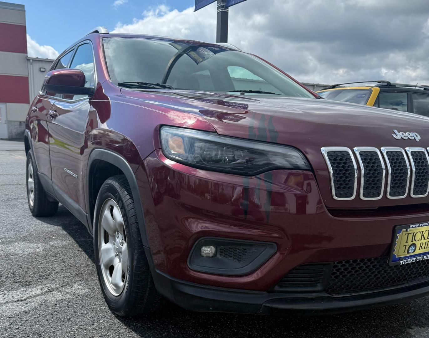 2019 MAROON Jeep Cherokee Latitude FWD (1C4PJLCB4KD) with an 2.4L L4 DOHC 16V engine, 9A transmission, located at 1254 Manheim Pike, Lancaster, PA, 17601, (717) 393-9133, 40.062870, -76.323273 - Adventure-ready and packed with comfort, this 2019 Jeep Cherokee Latitude FWD delivers the perfect balance of style, versatility, and everyday practicality. With its bold Jeep design and smooth driving performance, the Cherokee is built to handle everything from your daily commute to weekend getaway - Photo#3