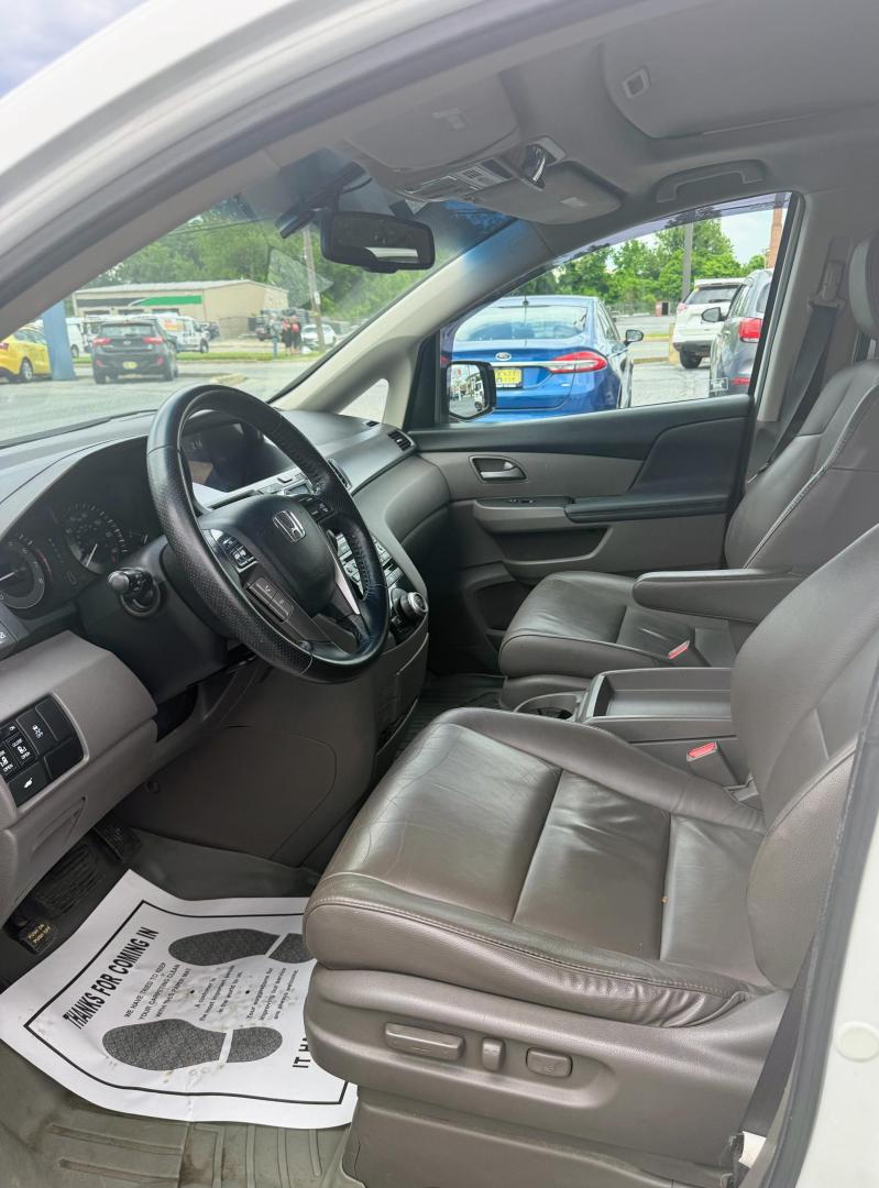 2012 WHITE Honda Odyssey EX-L (5FNRL5H64CB) with an 3.5L V6 SOHC 24V engine, 5-Speed Automatic transmission, located at 1254 Manheim Pike, Lancaster, PA, 17601, (717) 393-9133, 40.062870, -76.323273 - Roomy, comfortable, and built for family life, this 2012 Honda Odyssey EX-L is the perfect vehicle for busy schedules, road trips, and everyday driving. Known for its long-lasting reliability and smooth ride, the Odyssey continues to be one of the most trusted family vehicles on the road. The EX- - Photo#4