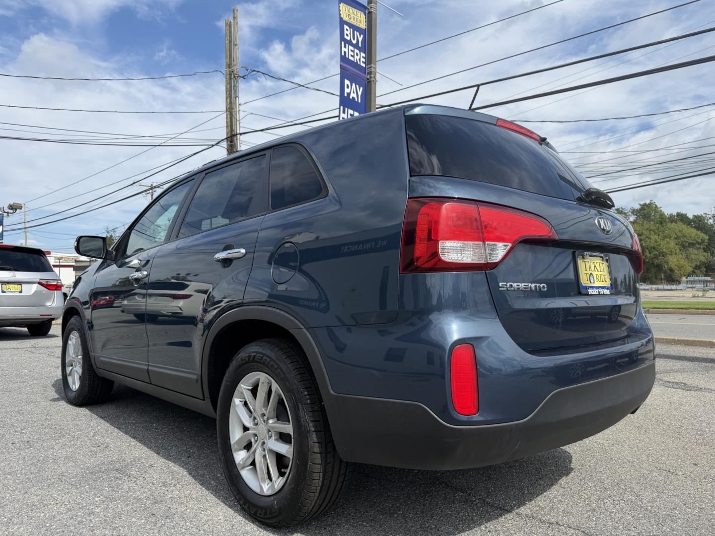 2014 BLUE Kia Sorento LX 2WD (5XYKT3A67EG) with an 2.4L L4 DOHC 16V engine, 6-Speed Automatic transmission, located at 1254 Manheim Pike, Lancaster, PA, 17601, (717) 393-9133, 40.062870, -76.323273- Photo#2