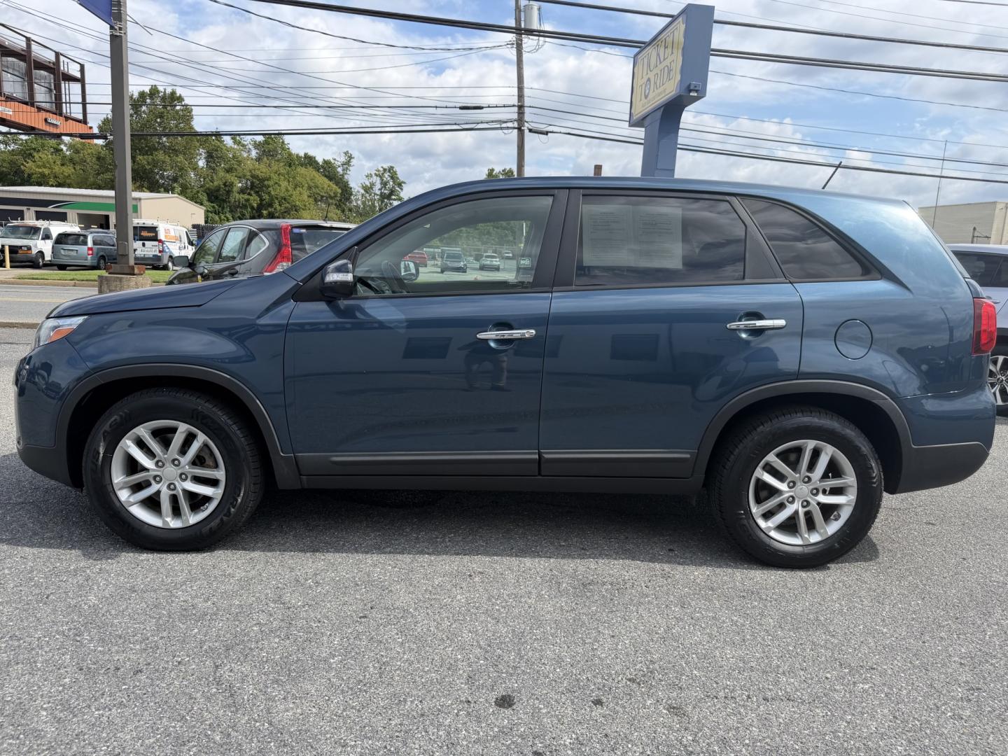 2014 BLUE Kia Sorento LX 2WD (5XYKT3A67EG) with an 2.4L L4 DOHC 16V engine, 6-Speed Automatic transmission, located at 1254 Manheim Pike, Lancaster, PA, 17601, (717) 393-9133, 40.062870, -76.323273- Photo#1