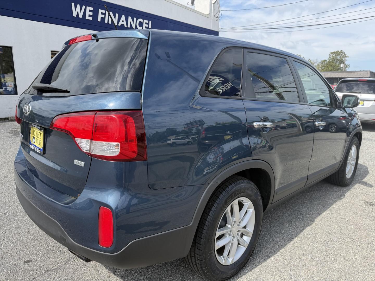 2014 BLUE Kia Sorento LX 2WD (5XYKT3A67EG) with an 2.4L L4 DOHC 16V engine, 6-Speed Automatic transmission, located at 1254 Manheim Pike, Lancaster, PA, 17601, (717) 393-9133, 40.062870, -76.323273- Photo#4