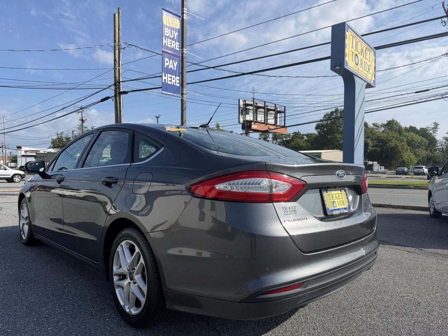 2016 GREY Ford Fusion SE (3FA6P0H70GR) with an 2.5L L4 DOHC 16V engine, 6A transmission, located at 1254 Manheim Pike, Lancaster, PA, 17601, (717) 393-9133, 40.062870, -76.323273- Photo#2