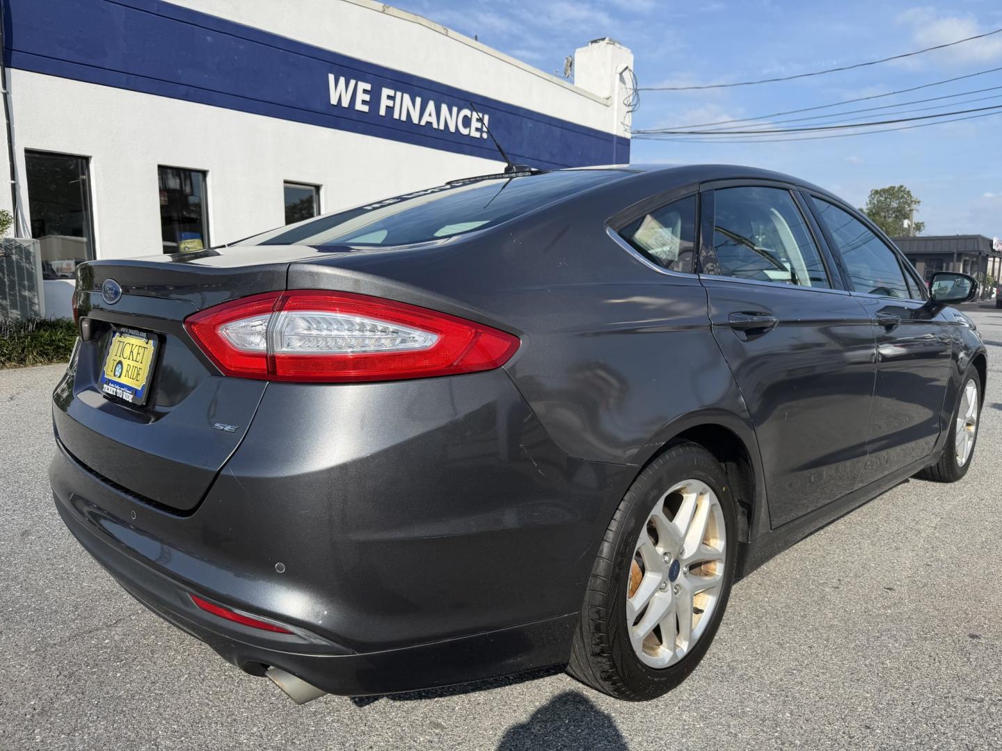 2016 GREY Ford Fusion SE (3FA6P0H70GR) with an 2.5L L4 DOHC 16V engine, 6A transmission, located at 1254 Manheim Pike, Lancaster, PA, 17601, (717) 393-9133, 40.062870, -76.323273- Photo#4