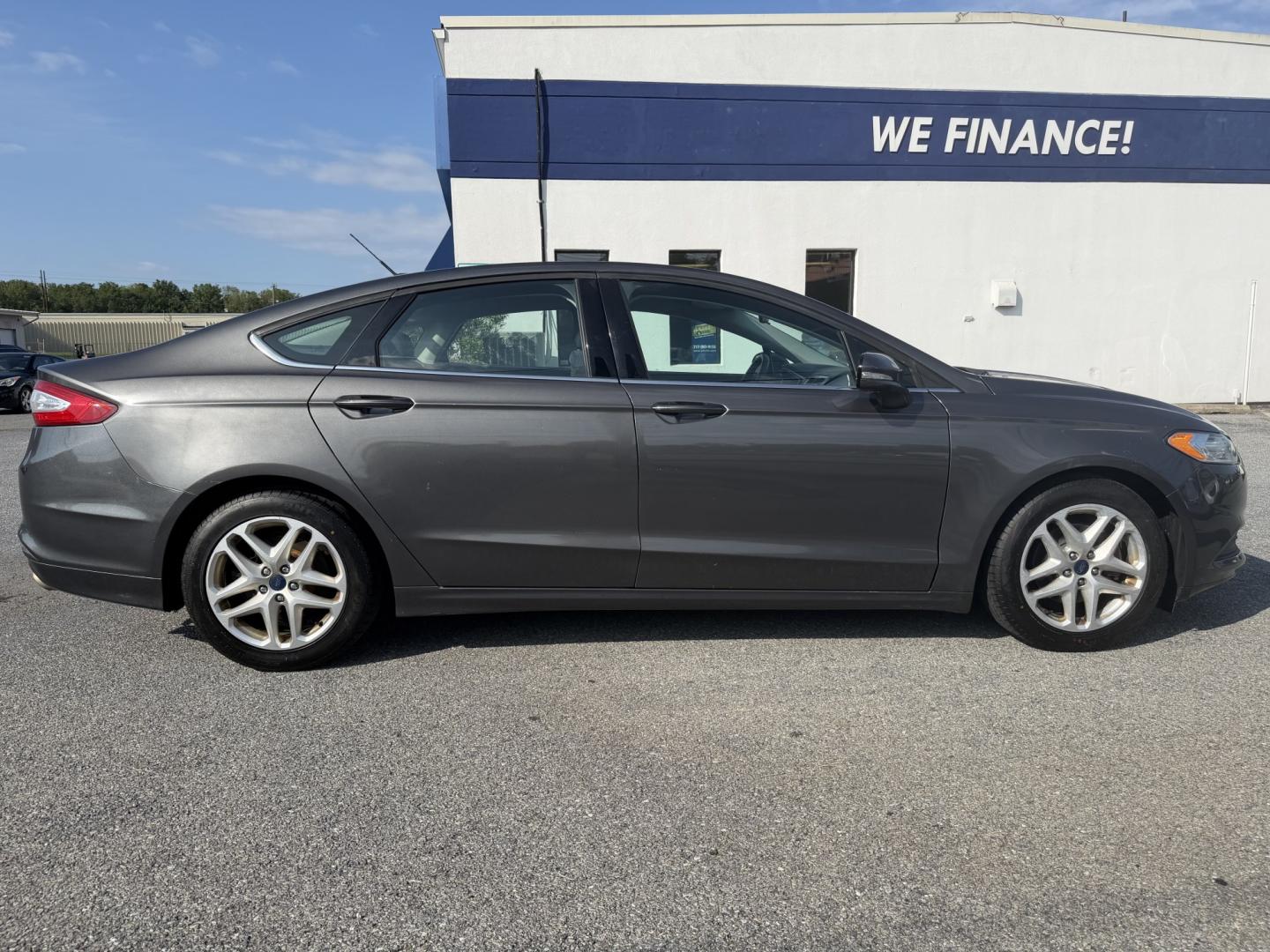 2016 GREY Ford Fusion SE (3FA6P0H70GR) with an 2.5L L4 DOHC 16V engine, 6A transmission, located at 1254 Manheim Pike, Lancaster, PA, 17601, (717) 393-9133, 40.062870, -76.323273- Photo#5