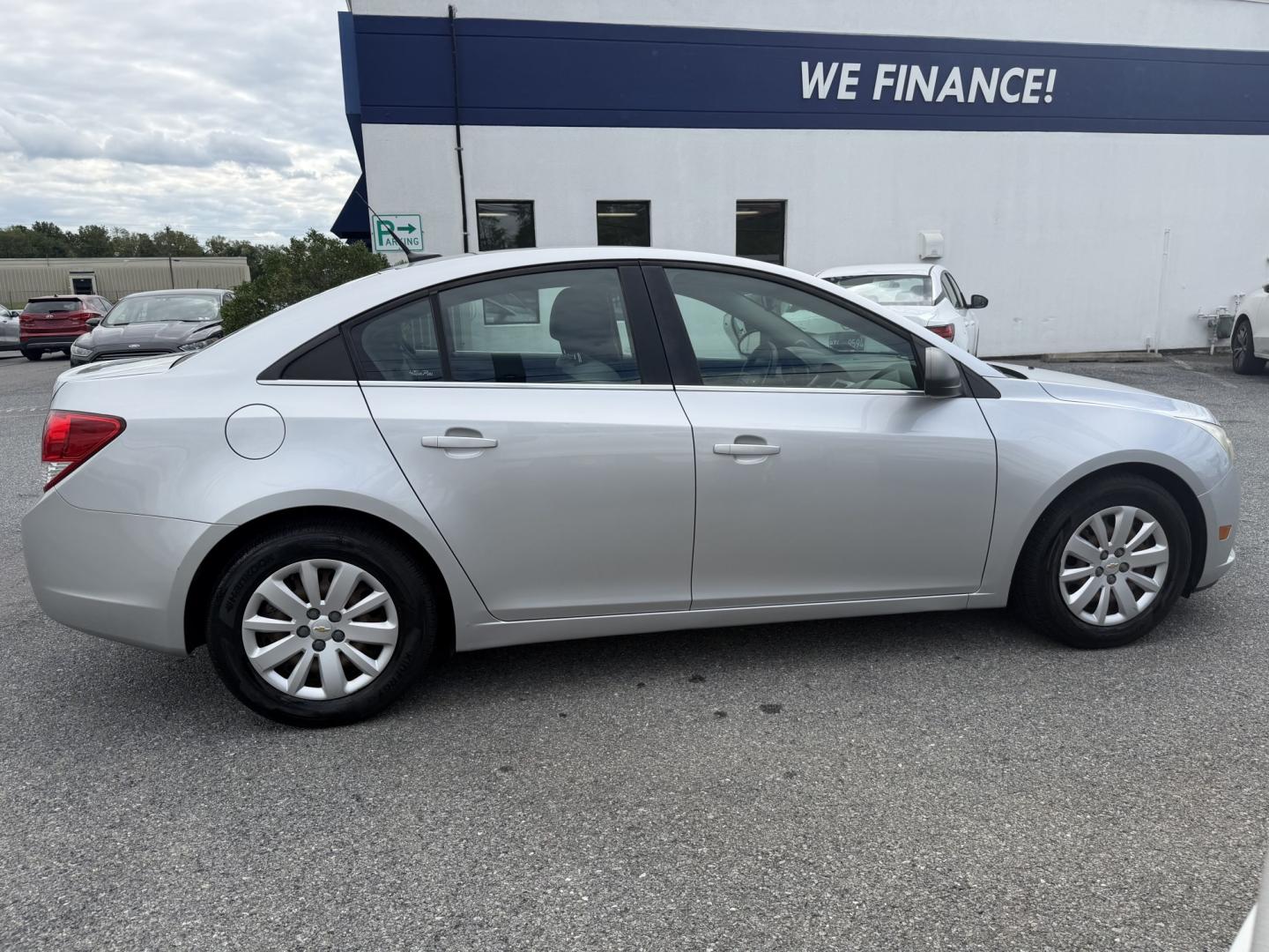 2011 SILVER Chevrolet Cruze 2LS (1G1PC5SH4B7) with an 1.8L L4 DOHC 16V FFV engine, 6A transmission, located at 1254 Manheim Pike, Lancaster, PA, 17601, (717) 393-9133, 40.062870, -76.323273- Photo#5