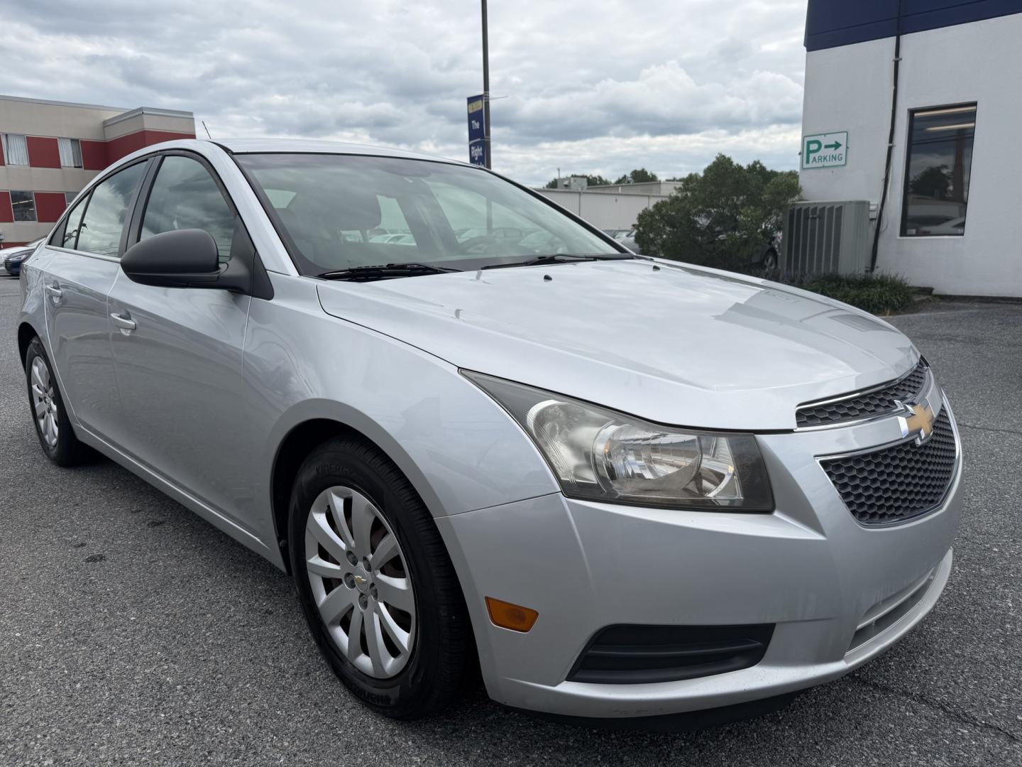 2011 SILVER Chevrolet Cruze 2LS (1G1PC5SH4B7) with an 1.8L L4 DOHC 16V FFV engine, 6A transmission, located at 1254 Manheim Pike, Lancaster, PA, 17601, (717) 393-9133, 40.062870, -76.323273- Photo#6
