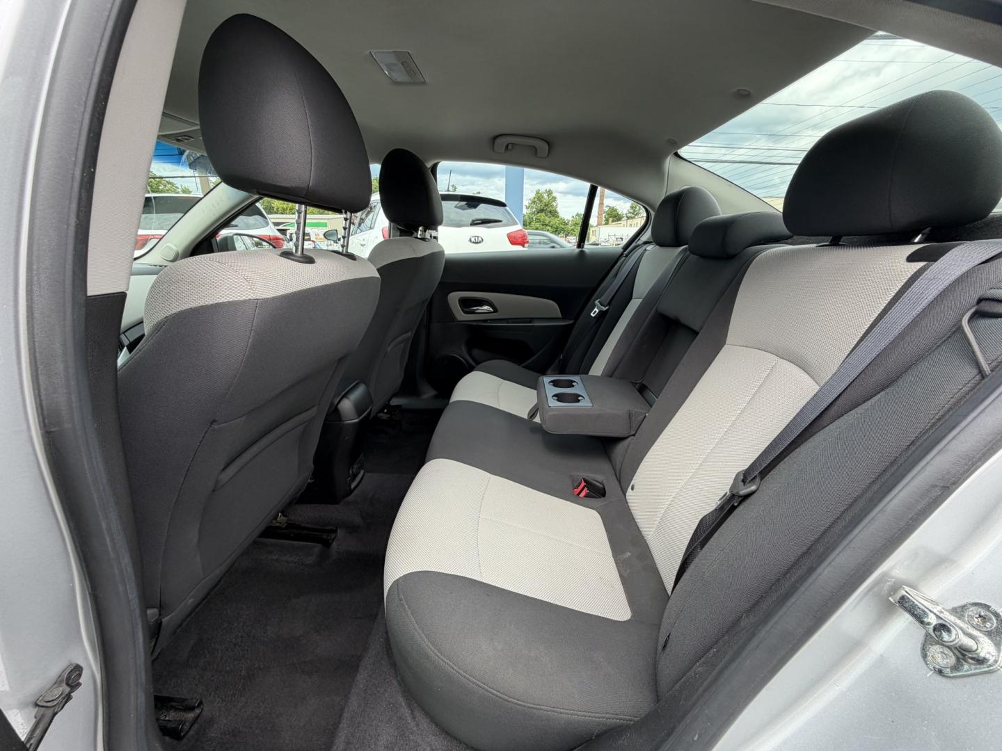 2011 SILVER Chevrolet Cruze 2LS (1G1PC5SH4B7) with an 1.8L L4 DOHC 16V FFV engine, 6A transmission, located at 1254 Manheim Pike, Lancaster, PA, 17601, (717) 393-9133, 40.062870, -76.323273- Photo#12