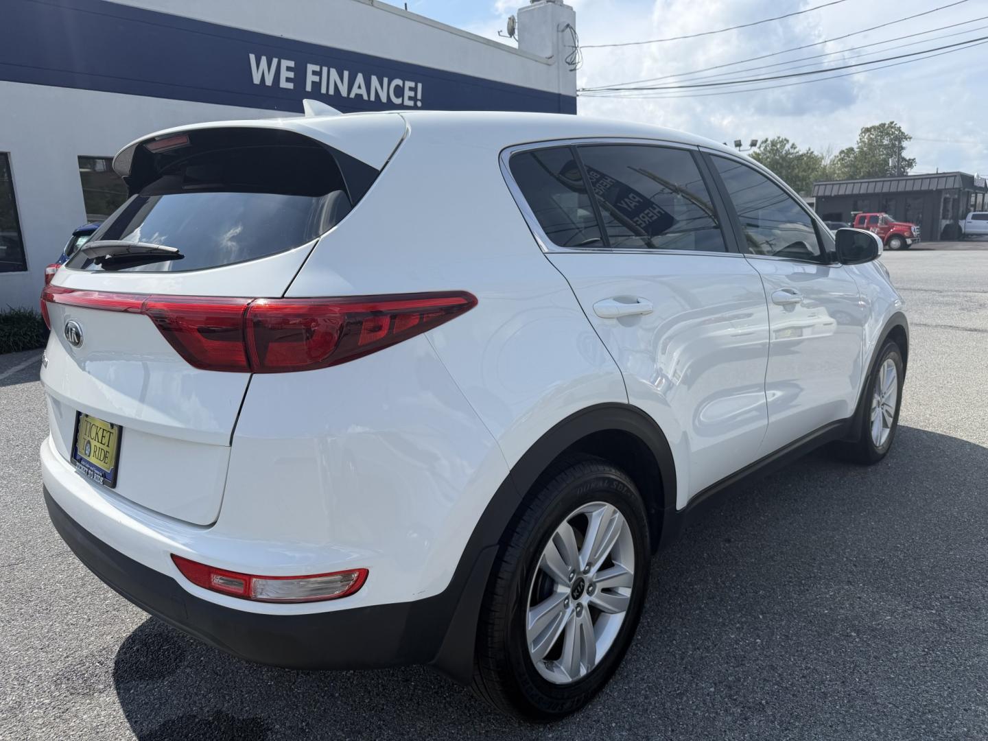 2019 WHITE Kia Sportage LX FWD (KNDPM3AC4K7) with an 2.4L V6 DOHC 24V engine, 6A transmission, located at 1254 Manheim Pike, Lancaster, PA, 17601, (717) 393-9133, 40.062870, -76.323273- Photo#4