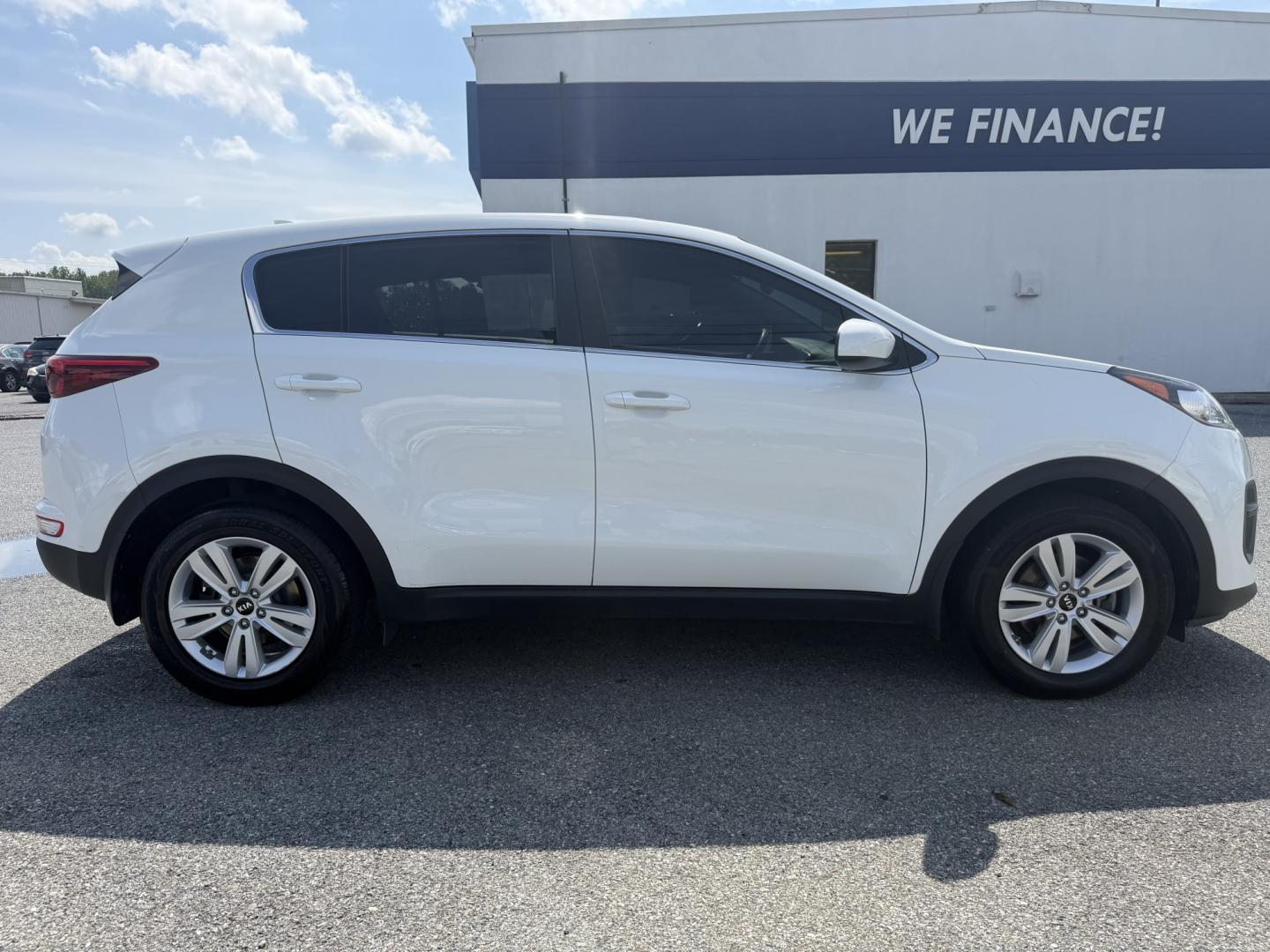 2019 WHITE Kia Sportage LX FWD (KNDPM3AC4K7) with an 2.4L V6 DOHC 24V engine, 6A transmission, located at 1254 Manheim Pike, Lancaster, PA, 17601, (717) 393-9133, 40.062870, -76.323273- Photo#5