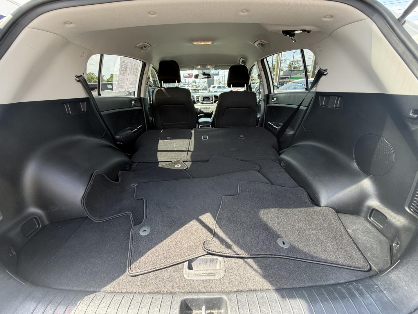 2019 WHITE Kia Sportage LX FWD (KNDPM3AC4K7) with an 2.4L V6 DOHC 24V engine, 6A transmission, located at 1254 Manheim Pike, Lancaster, PA, 17601, (717) 393-9133, 40.062870, -76.323273- Photo#17