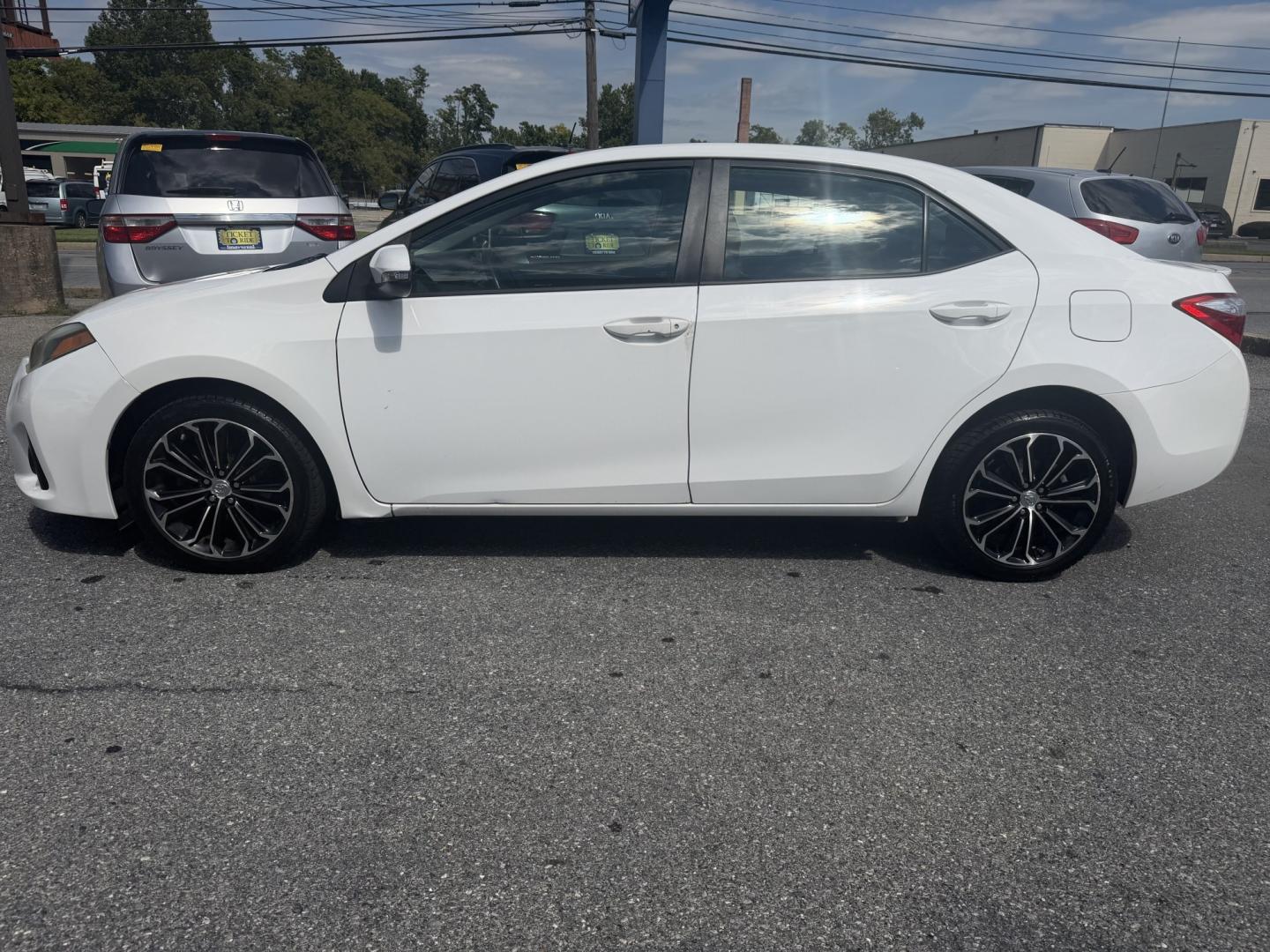 2015 WHITE Toyota Corolla L 4-Speed AT (2T1BURHE2FC) with an 1.8L L4 DOHC 16V engine, 4-Speed Automatic transmission, located at 1254 Manheim Pike, Lancaster, PA, 17601, (717) 393-9133, 40.062870, -76.323273- Photo#1