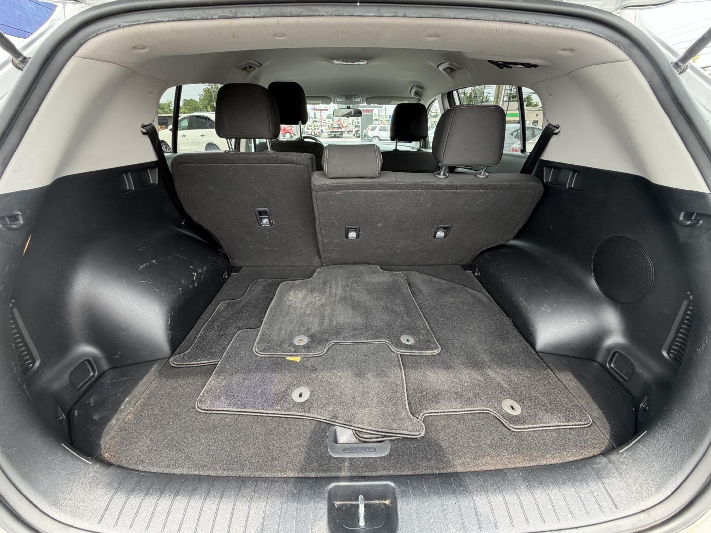 2018 SILVER Kia Sportage LX AWD (KNDPMCAC4J7) with an 2.4L V6 DOHC 24V engine, 6A transmission, located at 1254 Manheim Pike, Lancaster, PA, 17601, (717) 393-9133, 40.062870, -76.323273- Photo#16