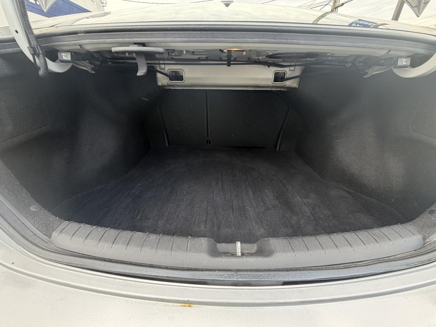 2017 SILVER Hyundai Elantra Limited (5NPD84LF0HH) with an 2.0L L4 DOHC 16V engine, 6A transmission, located at 1254 Manheim Pike, Lancaster, PA, 17601, (717) 393-9133, 40.062870, -76.323273- Photo#16