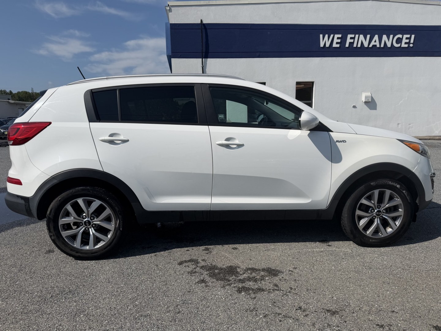 2016 WHITE Kia Sportage LX AWD (KNDPBCAC1G7) with an 2.4L V6 DOHC 24V engine, 6-Speed Automatic transmission, located at 1254 Manheim Pike, Lancaster, PA, 17601, (717) 393-9133, 40.062870, -76.323273- Photo#3