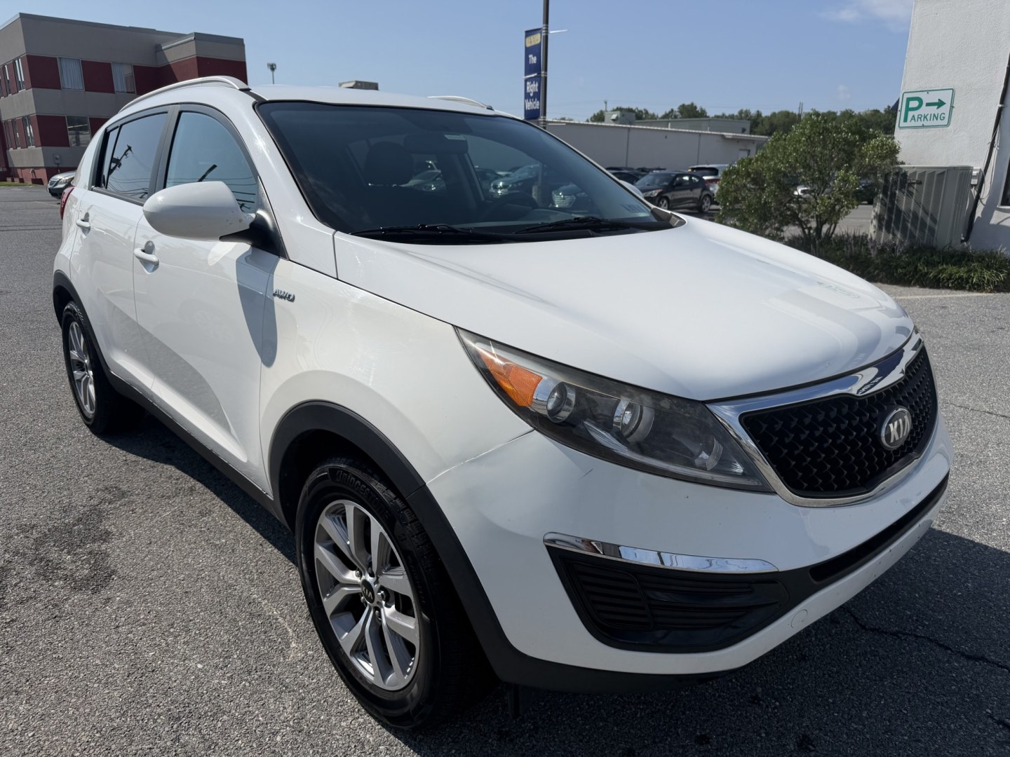 2016 WHITE Kia Sportage LX AWD (KNDPBCAC1G7) with an 2.4L V6 DOHC 24V engine, 6-Speed Automatic transmission, located at 1254 Manheim Pike, Lancaster, PA, 17601, (717) 393-9133, 40.062870, -76.323273- Photo#4