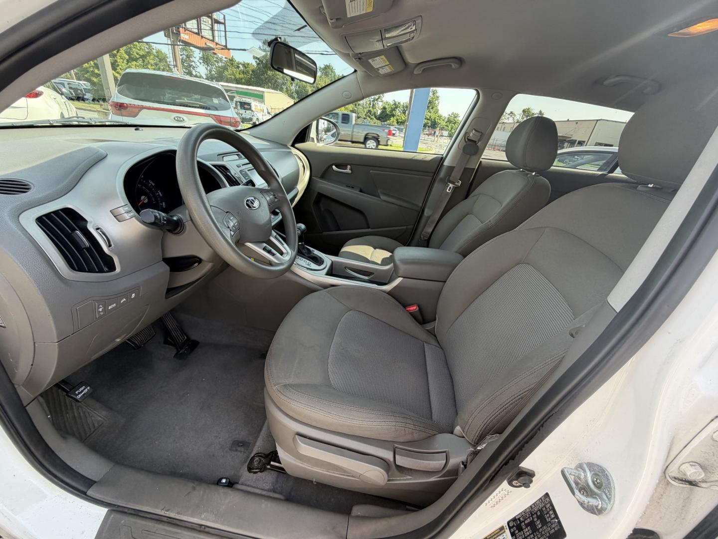 2016 WHITE Kia Sportage LX AWD (KNDPBCAC1G7) with an 2.4L V6 DOHC 24V engine, 6-Speed Automatic transmission, located at 1254 Manheim Pike, Lancaster, PA, 17601, (717) 393-9133, 40.062870, -76.323273- Photo#9