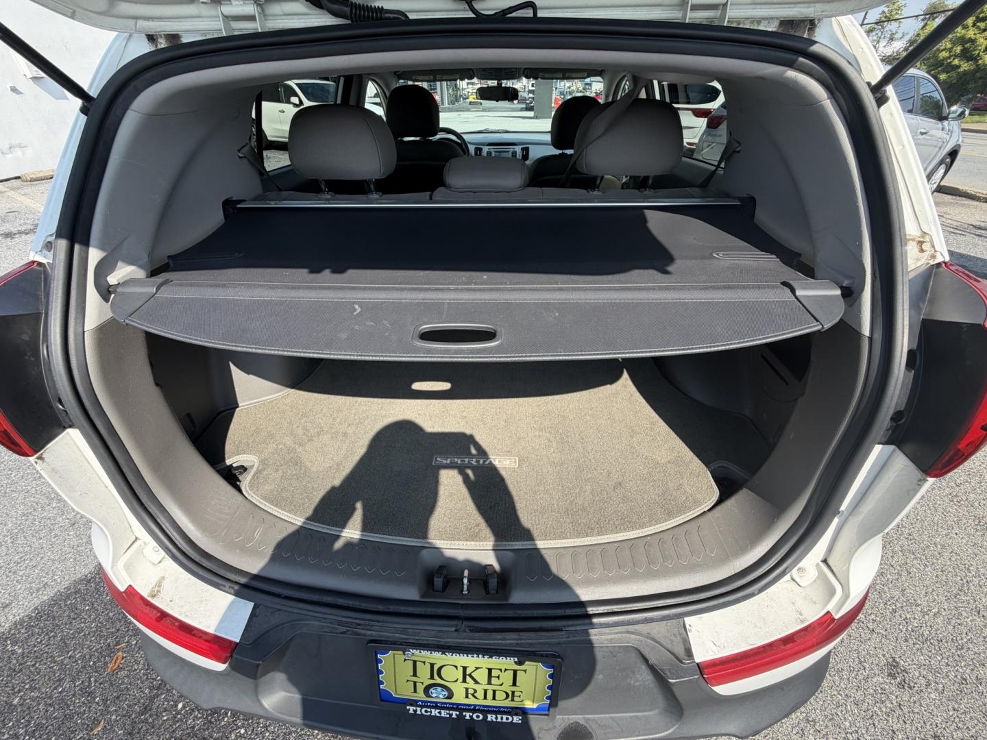2016 WHITE Kia Sportage LX AWD (KNDPBCAC1G7) with an 2.4L V6 DOHC 24V engine, 6-Speed Automatic transmission, located at 1254 Manheim Pike, Lancaster, PA, 17601, (717) 393-9133, 40.062870, -76.323273- Photo#13