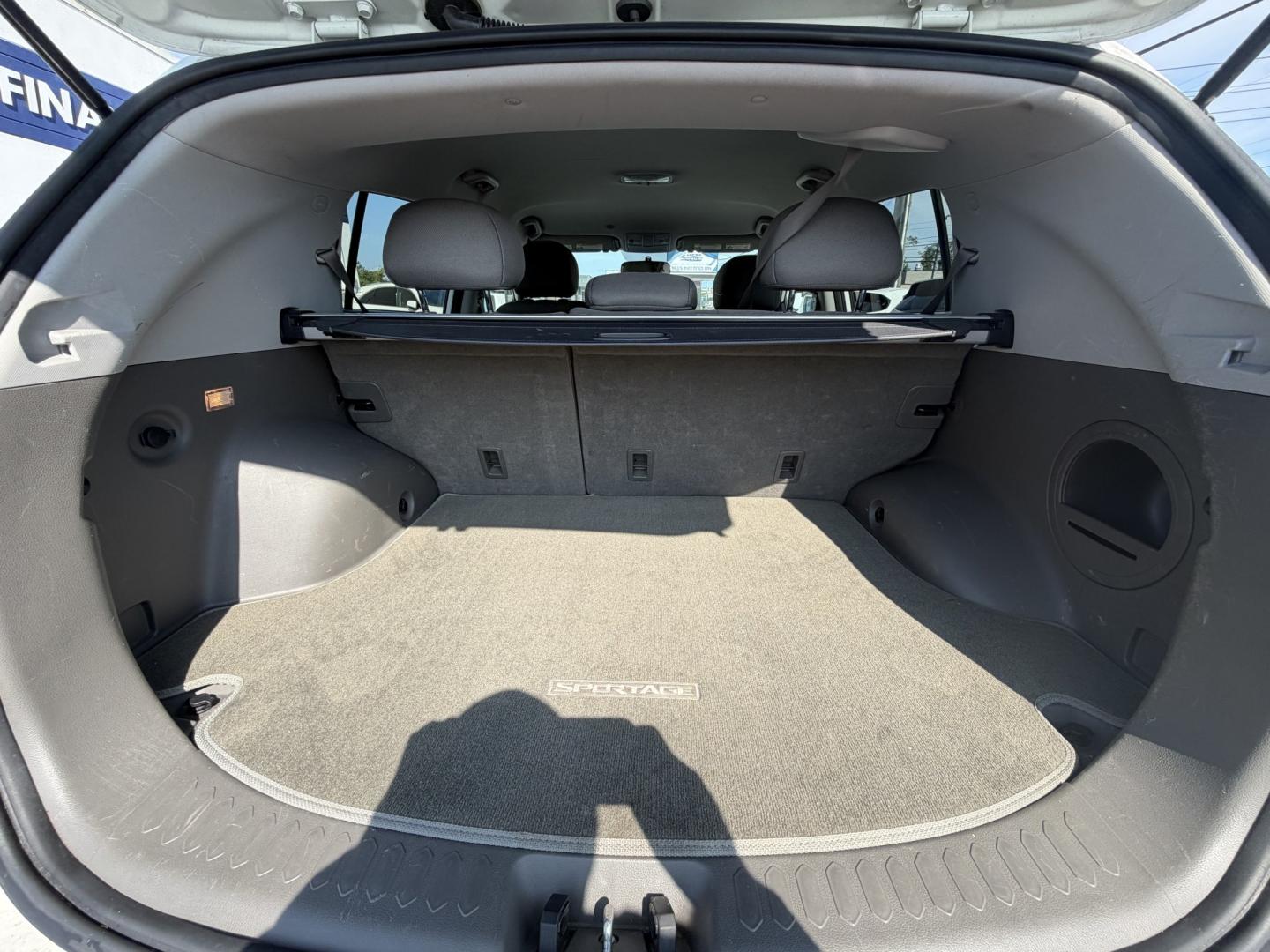 2016 WHITE Kia Sportage LX AWD (KNDPBCAC1G7) with an 2.4L V6 DOHC 24V engine, 6-Speed Automatic transmission, located at 1254 Manheim Pike, Lancaster, PA, 17601, (717) 393-9133, 40.062870, -76.323273- Photo#14