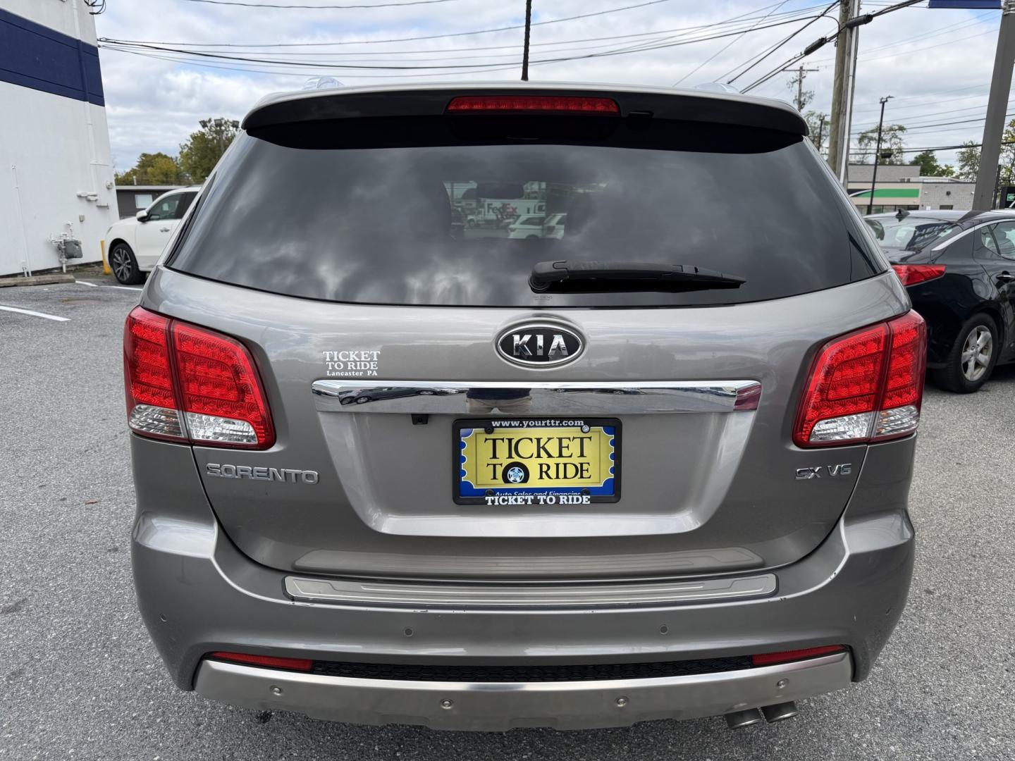2013 GREY Kia Sorento SX 4WD (5XYKWDA2XDG) with an 3.5L V6 DOHC 24V engine, 6-Speed Automatic transmission, located at 1254 Manheim Pike, Lancaster, PA, 17601, (717) 393-9133, 40.062870, -76.323273- Photo#3