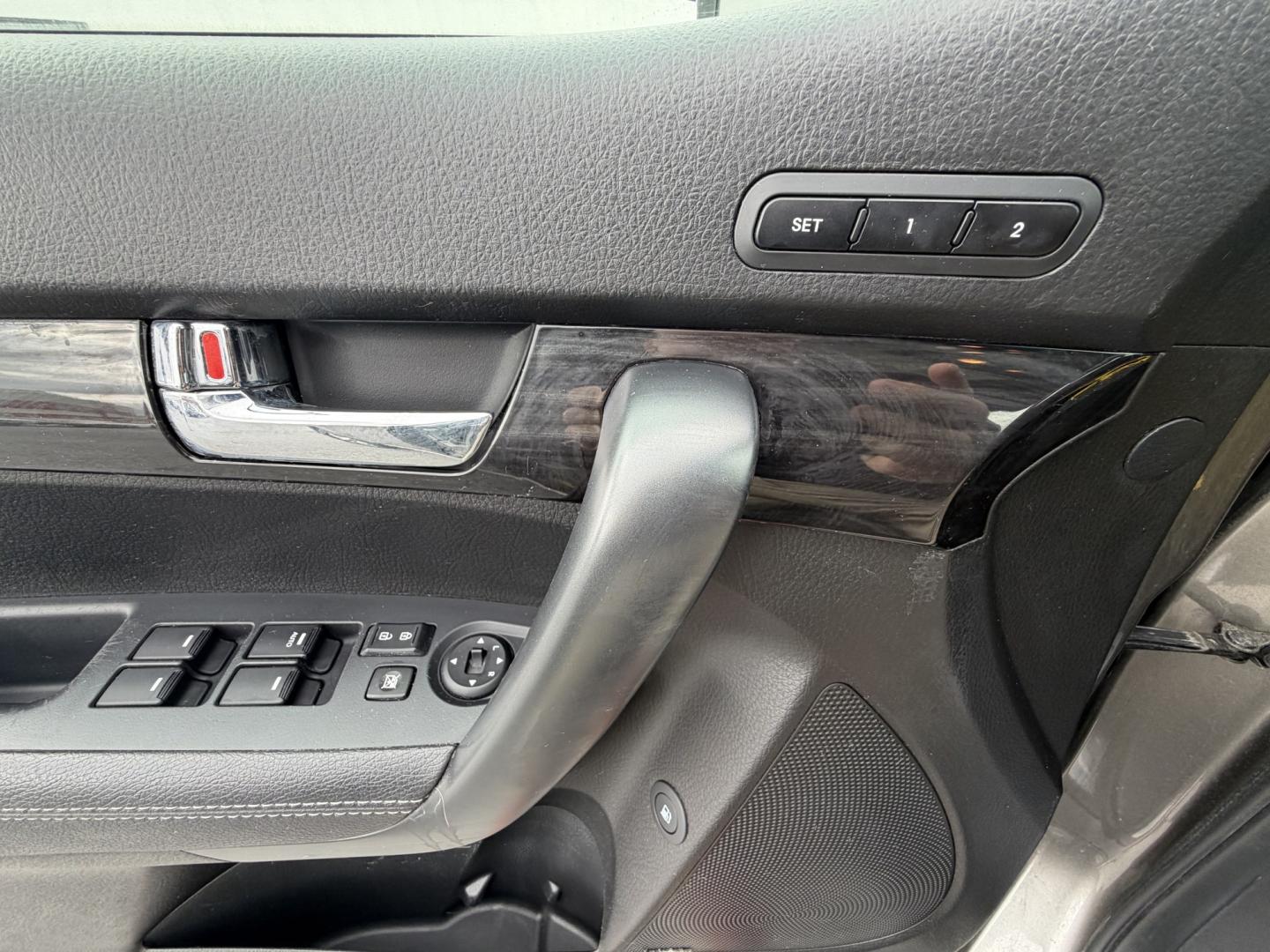 2013 GREY Kia Sorento SX 4WD (5XYKWDA2XDG) with an 3.5L V6 DOHC 24V engine, 6-Speed Automatic transmission, located at 1254 Manheim Pike, Lancaster, PA, 17601, (717) 393-9133, 40.062870, -76.323273- Photo#13
