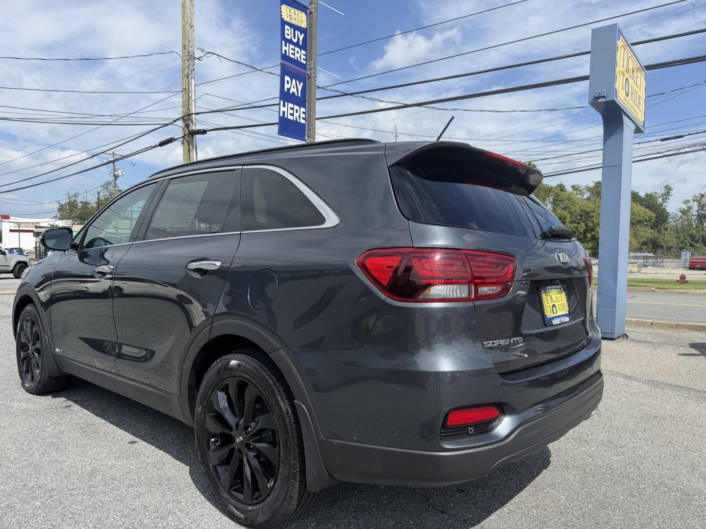 2019 GREY Kia Sorento LX V6 AWD (5XYPGDA57KG) with an 3.3L V6 DOHC 24V engine, 6A transmission, located at 1254 Manheim Pike, Lancaster, PA, 17601, (717) 393-9133, 40.062870, -76.323273- Photo#2