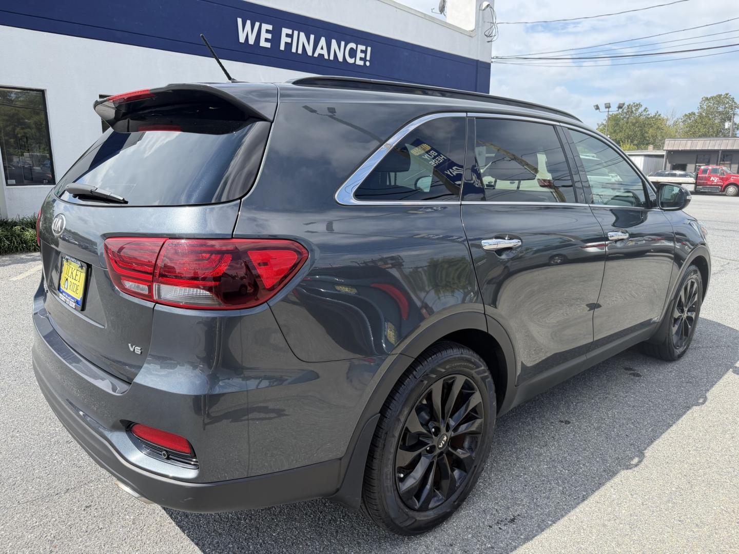 2019 GREY Kia Sorento LX V6 AWD (5XYPGDA57KG) with an 3.3L V6 DOHC 24V engine, 6A transmission, located at 1254 Manheim Pike, Lancaster, PA, 17601, (717) 393-9133, 40.062870, -76.323273- Photo#4