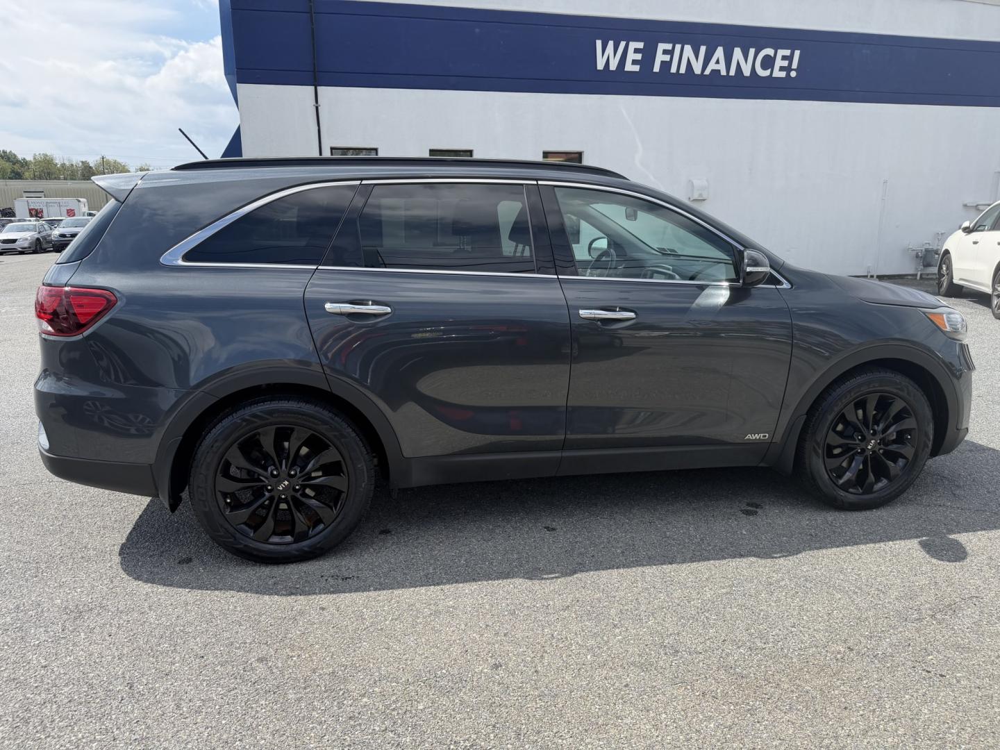 2019 GREY Kia Sorento LX V6 AWD (5XYPGDA57KG) with an 3.3L V6 DOHC 24V engine, 6A transmission, located at 1254 Manheim Pike, Lancaster, PA, 17601, (717) 393-9133, 40.062870, -76.323273- Photo#5