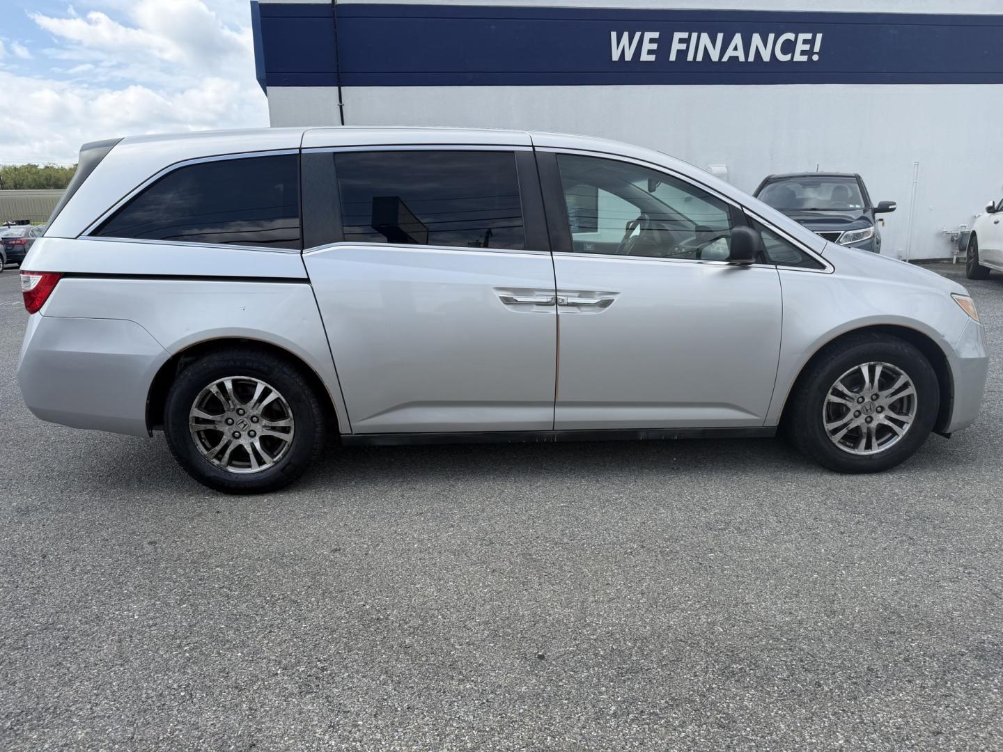 2012 SILVER Honda Odyssey EX-L (5FNRL5H66CB) with an 3.5L V6 SOHC 24V engine, 5-Speed Automatic transmission, located at 1254 Manheim Pike, Lancaster, PA, 17601, (717) 393-9133, 40.062870, -76.323273- Photo#5
