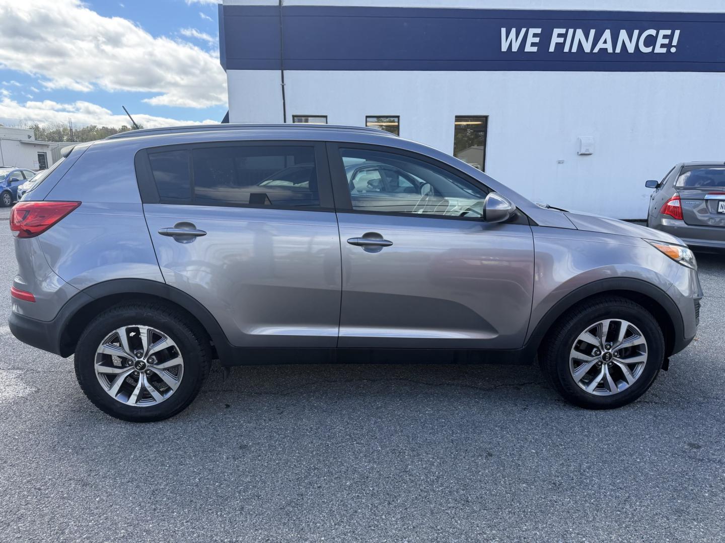 2016 SILVER Kia Sportage LX FWD (KNDPB3AC4G7) with an 2.4L V6 DOHC 24V engine, 6-Speed Automatic transmission, located at 1254 Manheim Pike, Lancaster, PA, 17601, (717) 393-9133, 40.062870, -76.323273 - Add style and versatility to your daily drive with this 2016 Kia Sportage LX FWD! This compact SUV combines a sporty look with a comfortable interior and flexible cargo space for groceries, work bags, or weekend gear. Its convenient four-door design makes loading passengers easy, while its manageabl- Photo#5