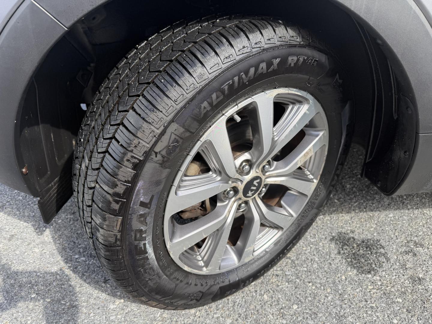 2016 SILVER Kia Sportage LX FWD (KNDPB3AC4G7) with an 2.4L V6 DOHC 24V engine, 6-Speed Automatic transmission, located at 1254 Manheim Pike, Lancaster, PA, 17601, (717) 393-9133, 40.062870, -76.323273 - Add style and versatility to your daily drive with this 2016 Kia Sportage LX FWD! This compact SUV combines a sporty look with a comfortable interior and flexible cargo space for groceries, work bags, or weekend gear. Its convenient four-door design makes loading passengers easy, while its manageabl- Photo#9