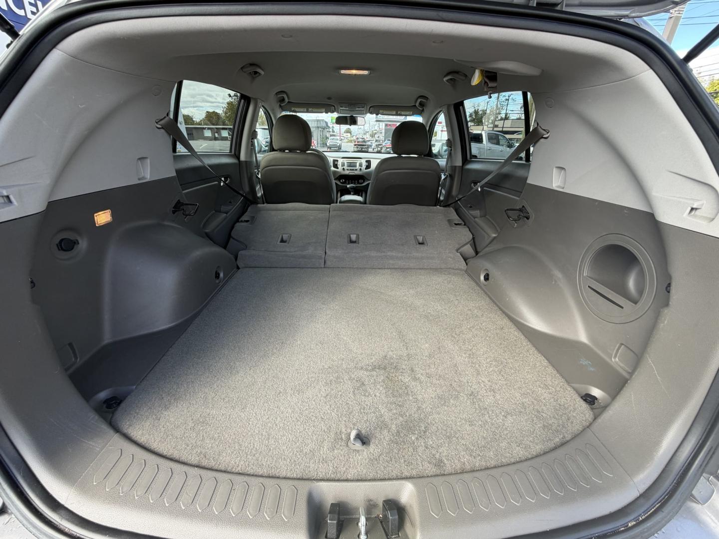 2016 SILVER Kia Sportage LX FWD (KNDPB3AC4G7) with an 2.4L V6 DOHC 24V engine, 6-Speed Automatic transmission, located at 1254 Manheim Pike, Lancaster, PA, 17601, (717) 393-9133, 40.062870, -76.323273 - Add style and versatility to your daily drive with this 2016 Kia Sportage LX FWD! This compact SUV combines a sporty look with a comfortable interior and flexible cargo space for groceries, work bags, or weekend gear. Its convenient four-door design makes loading passengers easy, while its manageabl- Photo#21