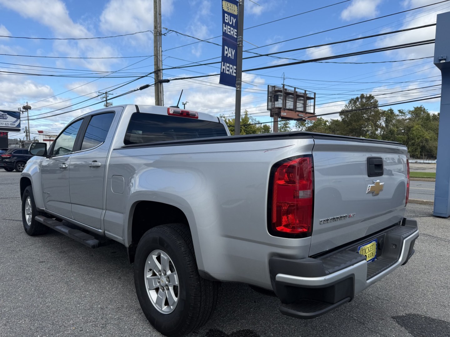 2017 SILVER Chevrolet Colorado Work Truck Crew Cab 2WD Long Box (1GCGSBEN8H1) with an 3.6L V6 DOHC 24V GAS engine, 6A transmission, located at 1254 Manheim Pike, Lancaster, PA, 17601, (717) 393-9133, 40.062870, -76.323273 - Take on busy workdays and weekend projects with this 2017 Chevrolet Colorado Work Truck Crew Cab 2WD Long Box! The Crew Cab offers room for passengers and convenient access through four doors, while the long bed provides space for tools, supplies, and outdoor gear. Its practical Work Truck design ma- Photo#2