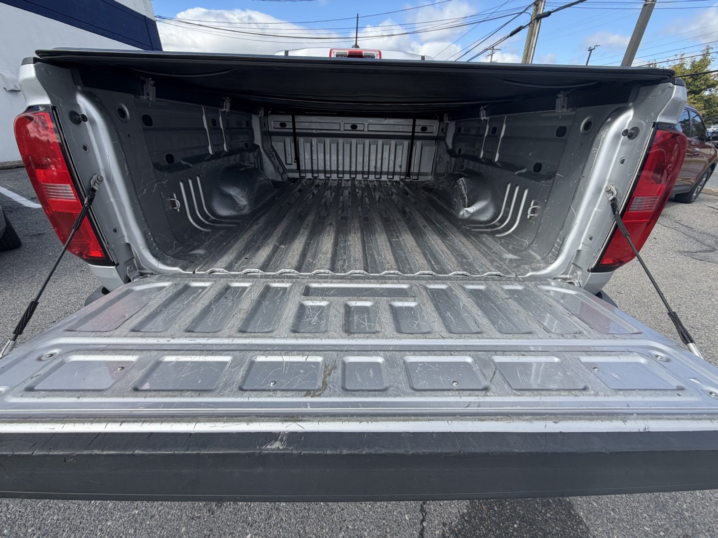2017 SILVER Chevrolet Colorado Work Truck Crew Cab 2WD Long Box (1GCGSBEN8H1) with an 3.6L V6 DOHC 24V GAS engine, 6A transmission, located at 1254 Manheim Pike, Lancaster, PA, 17601, (717) 393-9133, 40.062870, -76.323273 - Take on busy workdays and weekend projects with this 2017 Chevrolet Colorado Work Truck Crew Cab 2WD Long Box! The Crew Cab offers room for passengers and convenient access through four doors, while the long bed provides space for tools, supplies, and outdoor gear. Its practical Work Truck design ma- Photo#19
